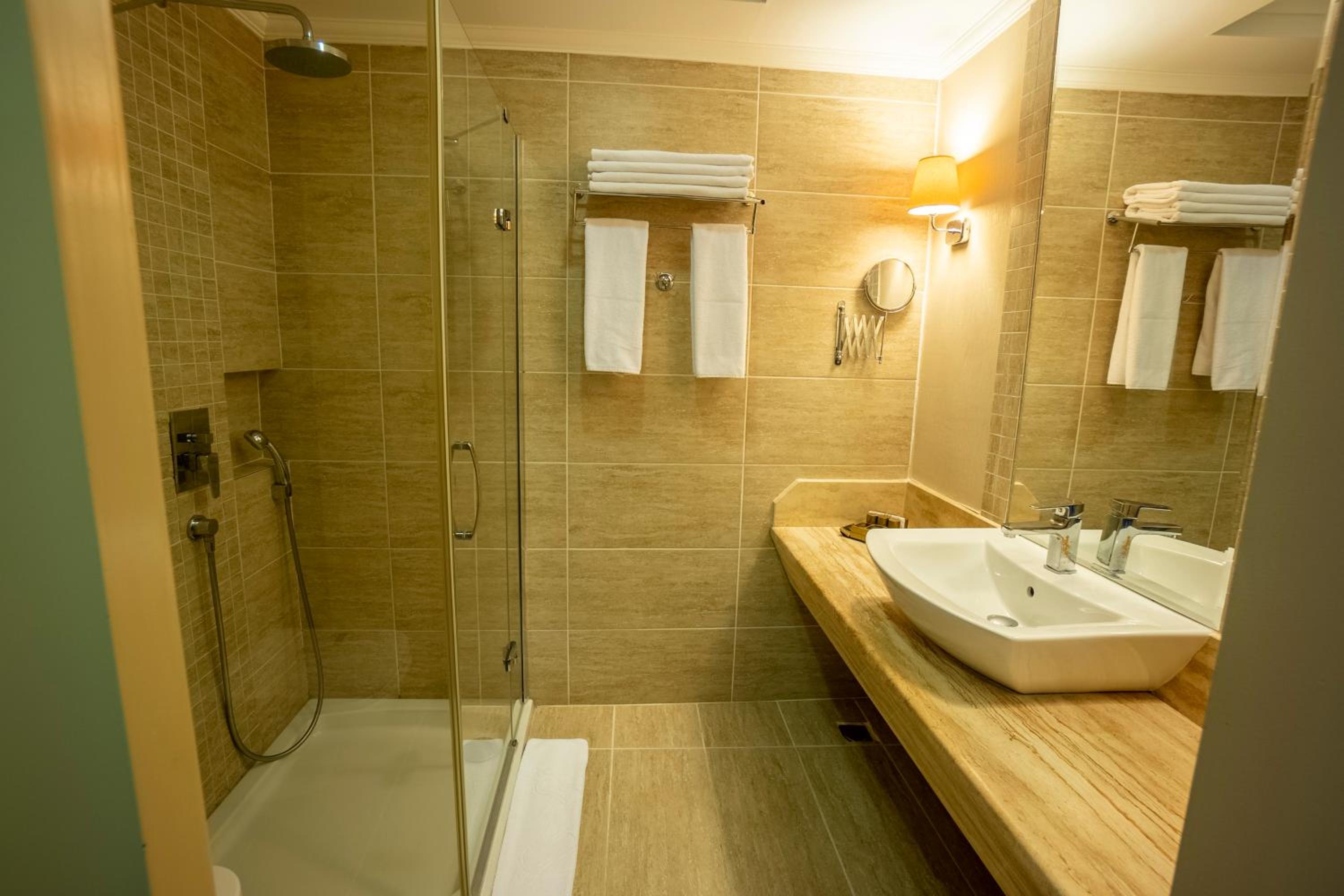 Standard Double or Twin Room with Sea View - Photo 2