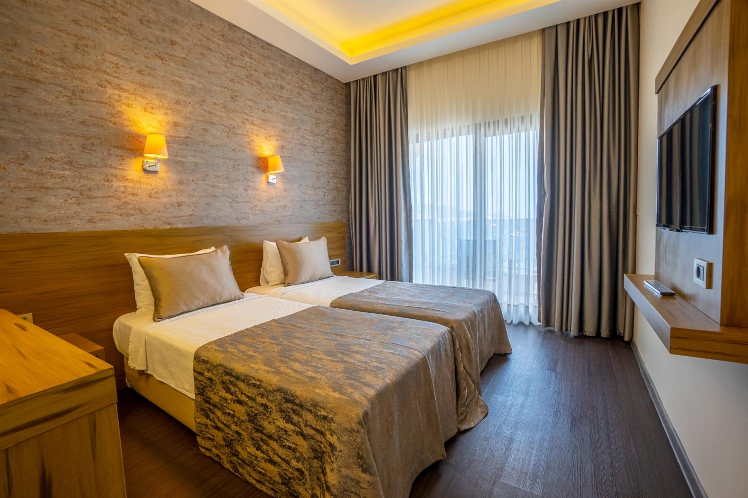 Standard Double or Twin Room with Sea View - Photo 1