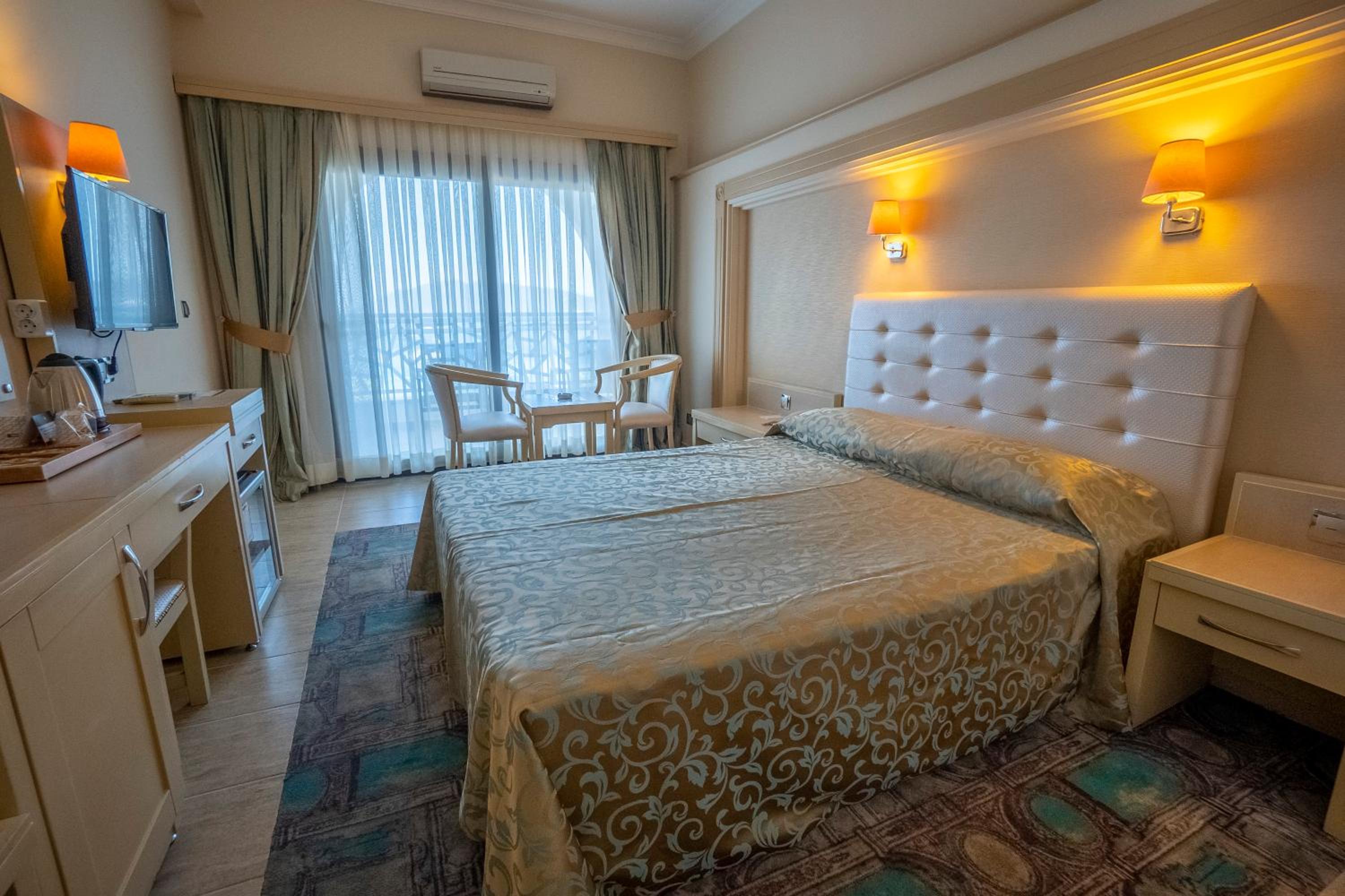Standard Double or Twin Room with Sea View - Photo 10