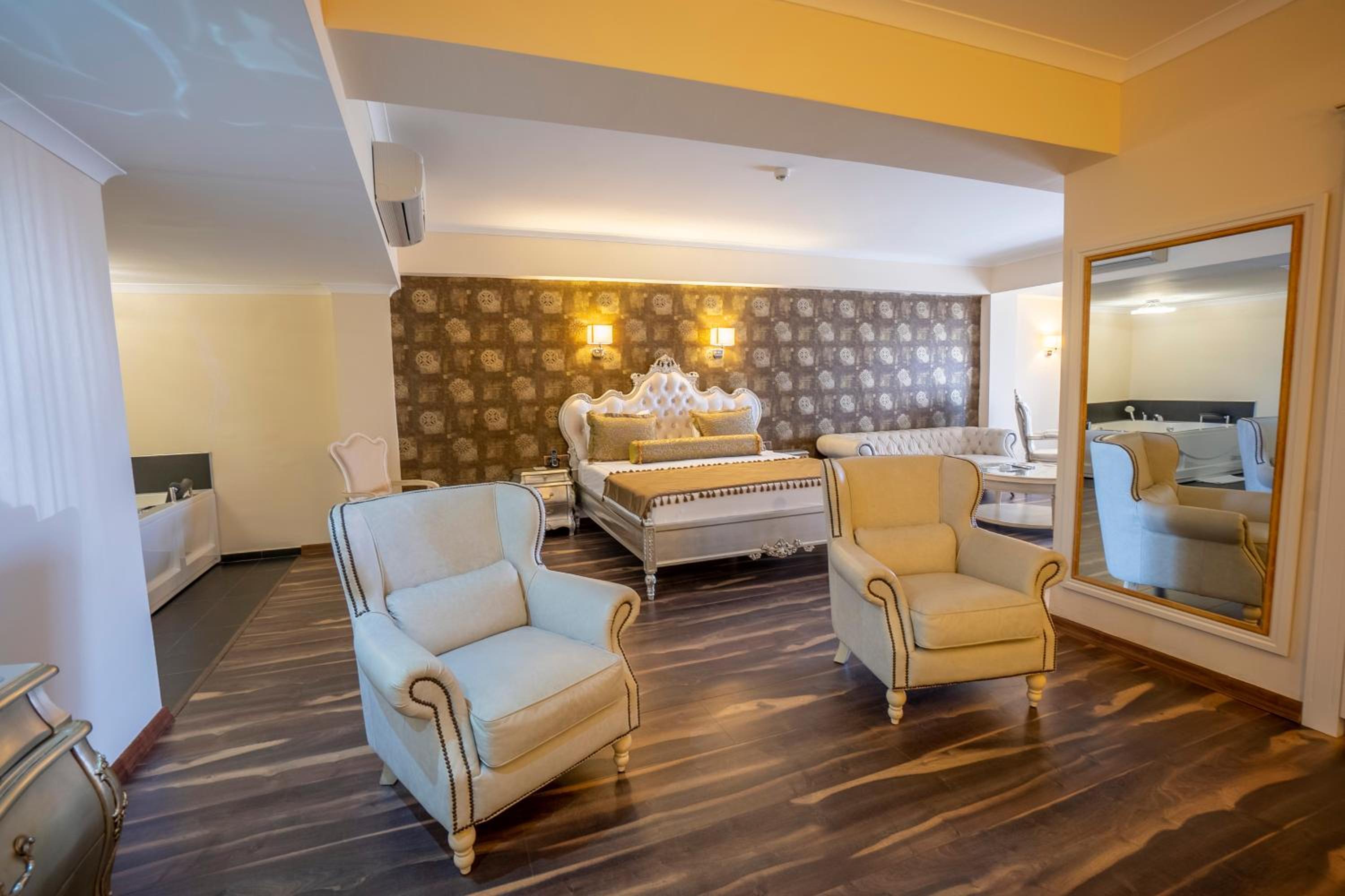 Business Suite - Photo 10