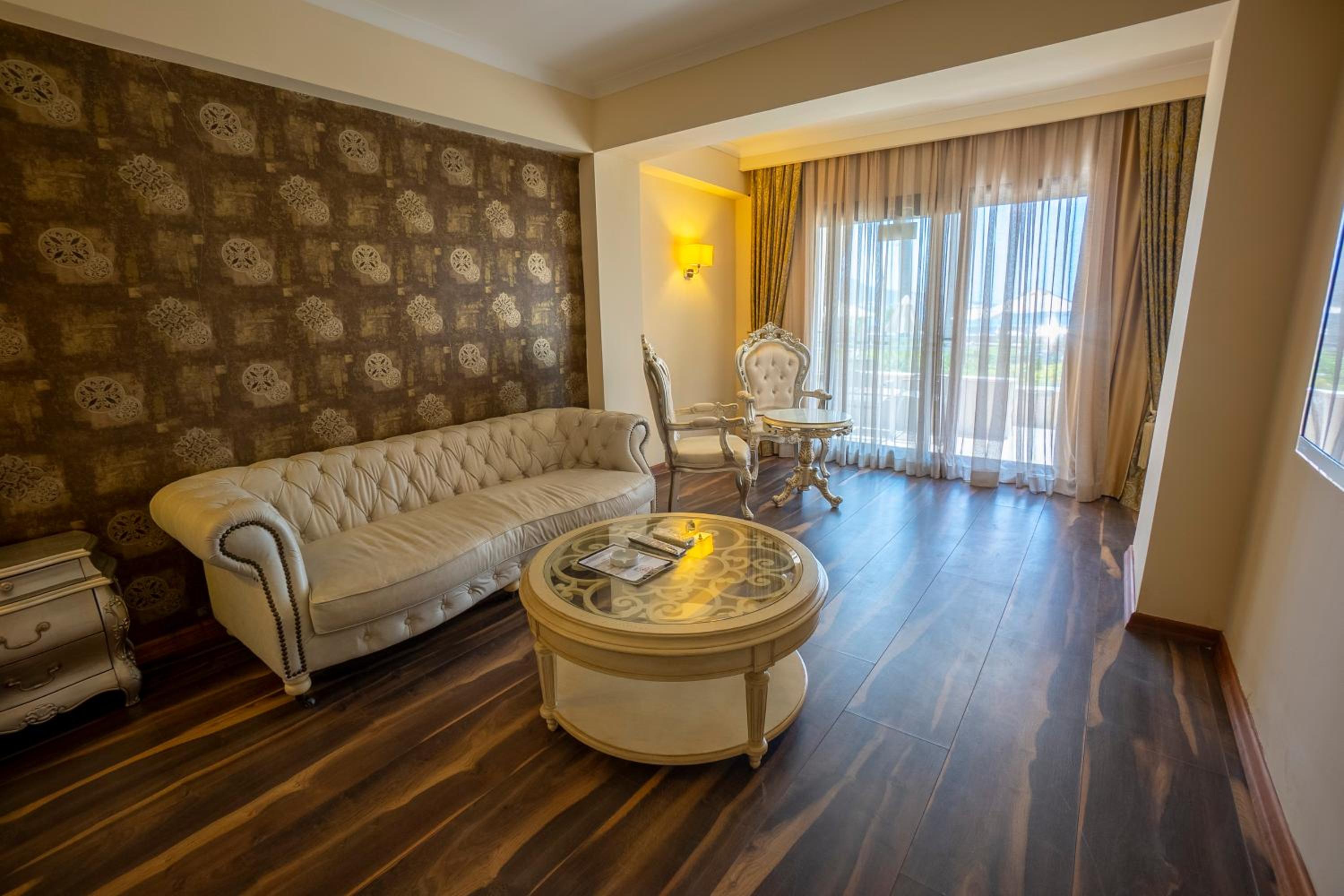 Business Suite - Photo 8