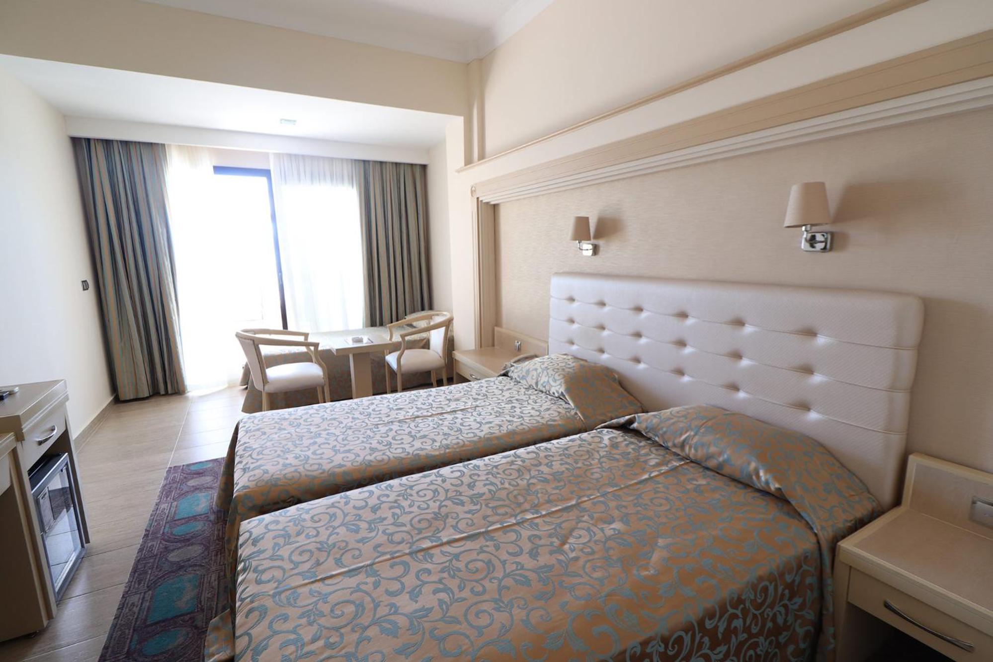 Deluxe Double or Twin Room - Photo 7
