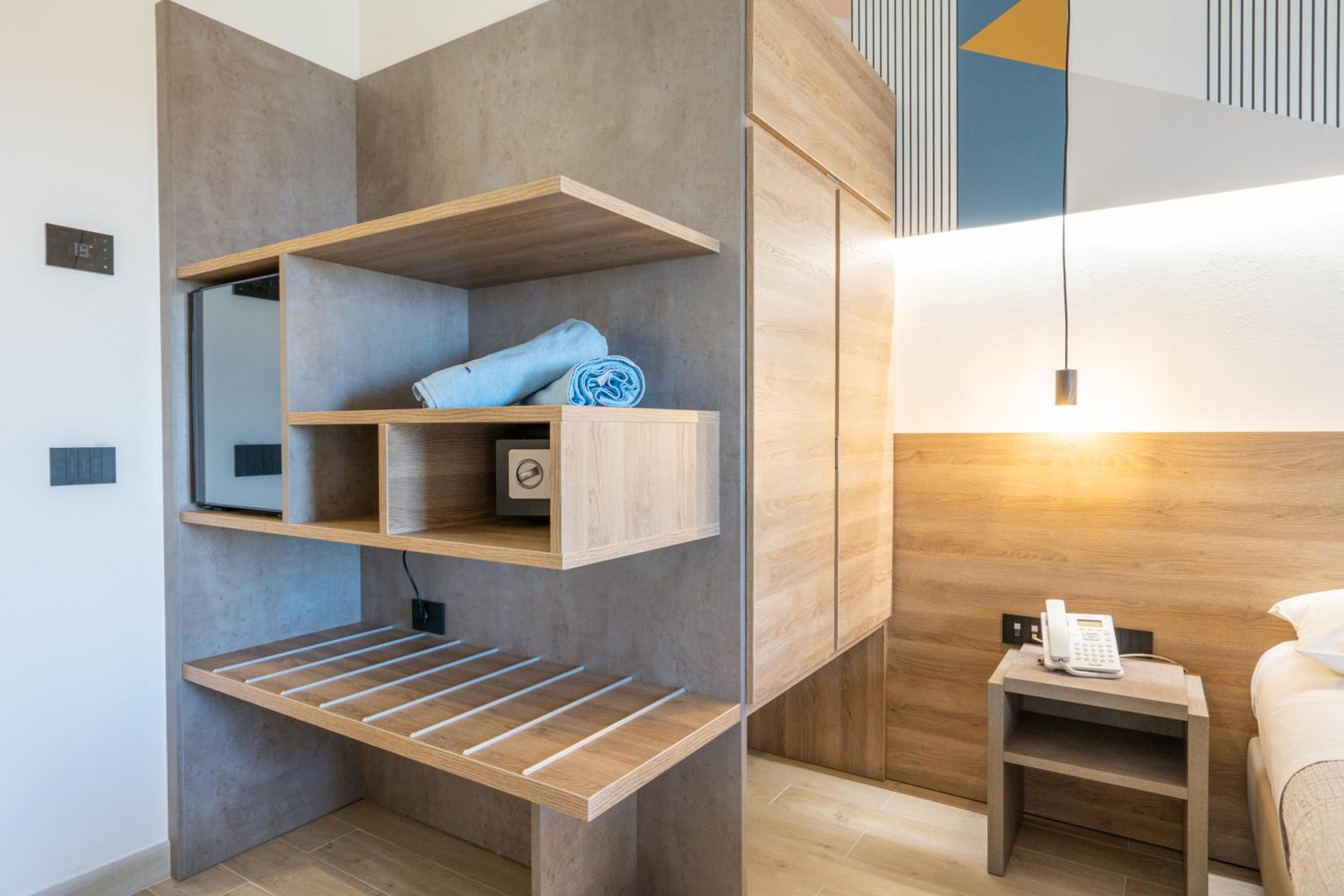 Double or Twin Room with Sea View - Photo 3