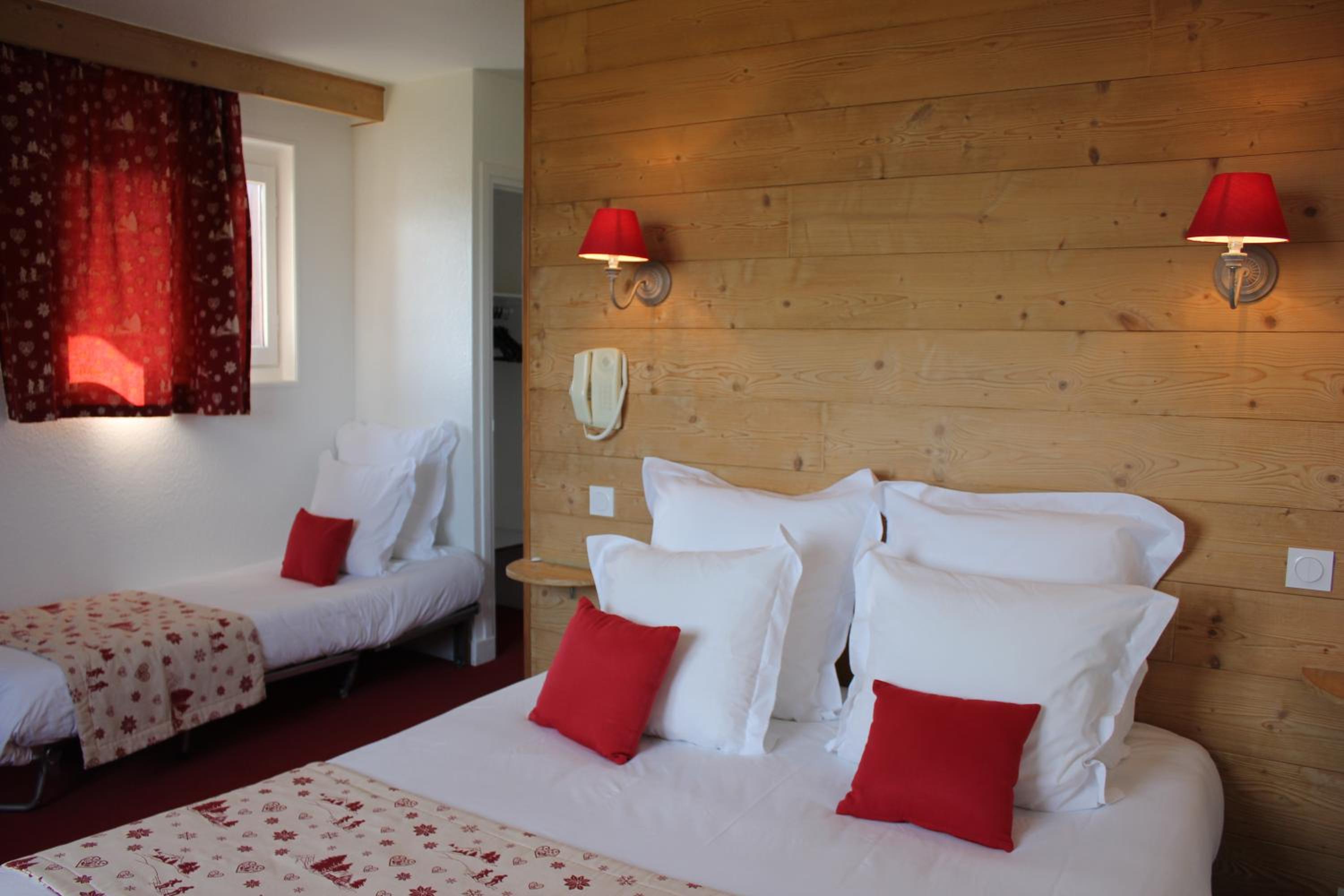 Triple Room (2 Adults + 1 Child) photo 2
