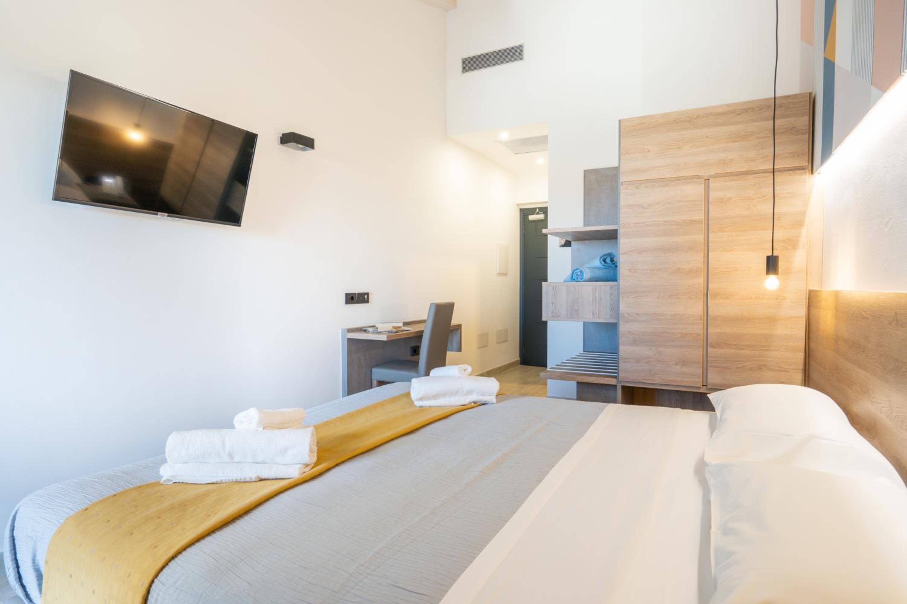 Double or Twin Room with Sea View - Photo 5