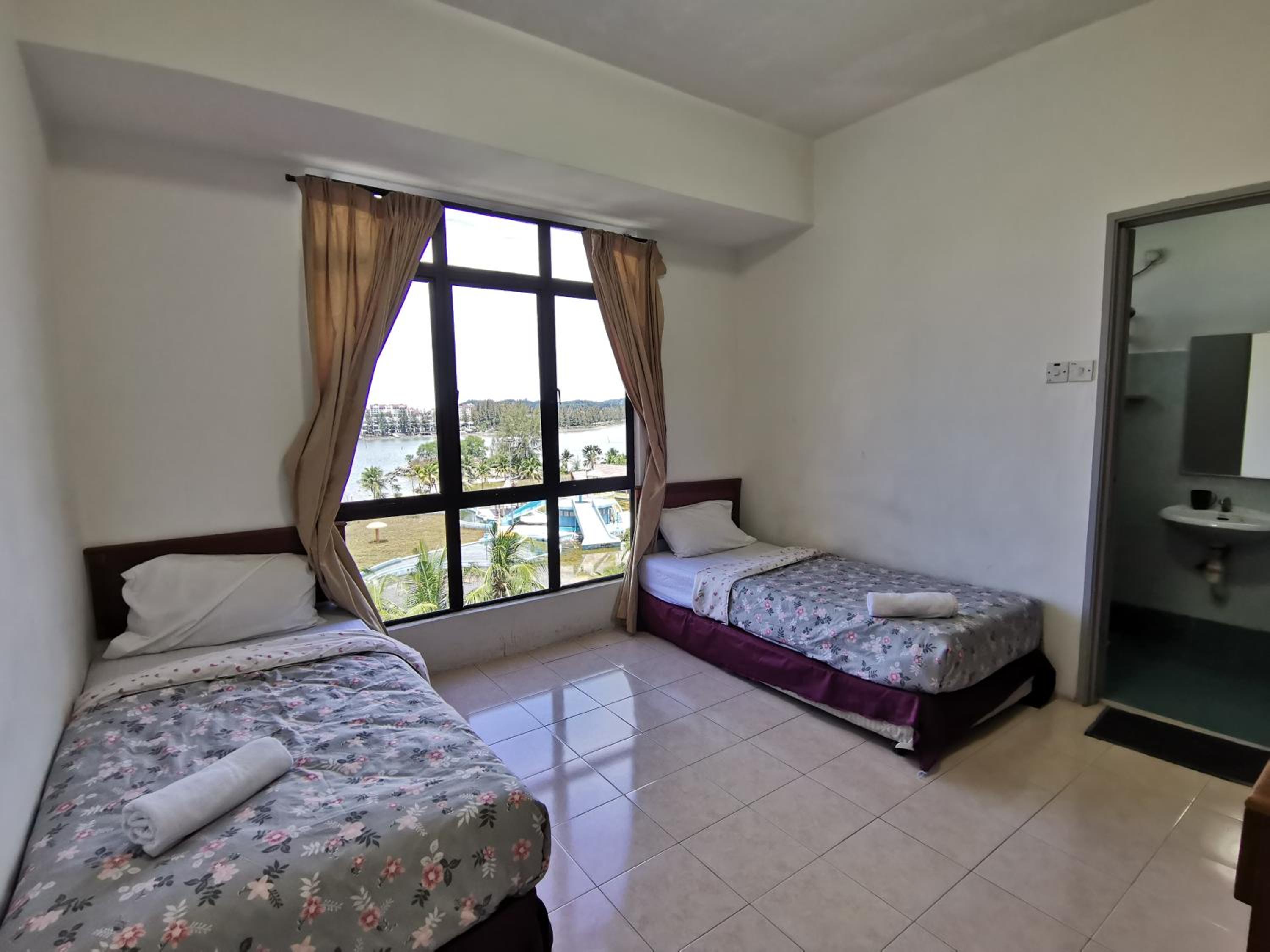 Three-Bedroom Apartment - Photo 6