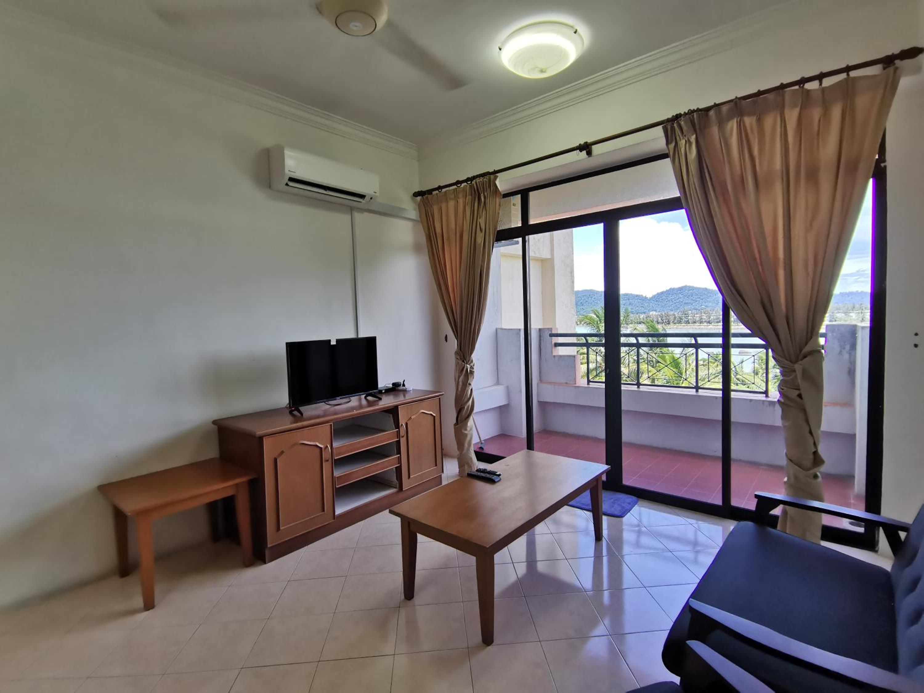 Three-Bedroom Apartment - Photo 8