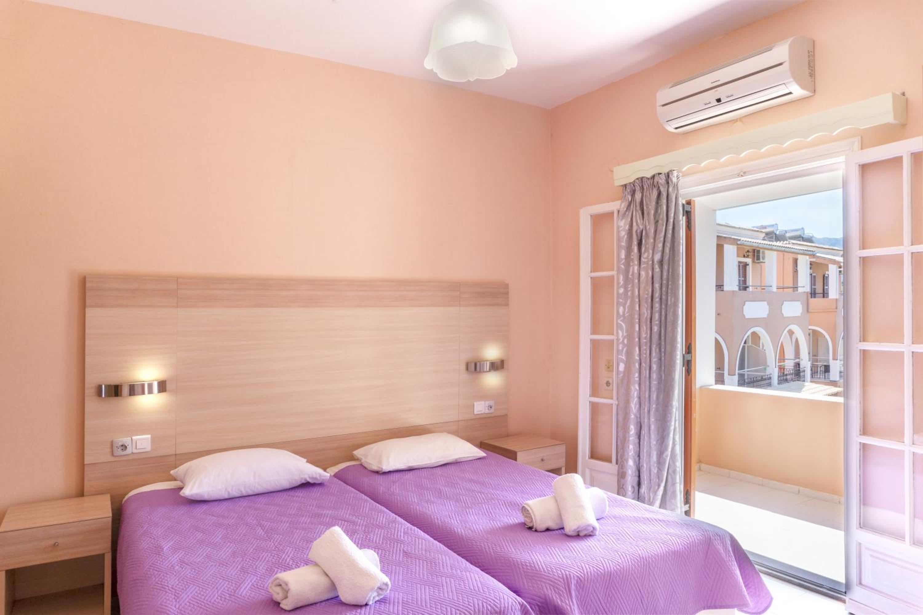Two-Bedroom Deluxe Apartment with Garden View photo 1