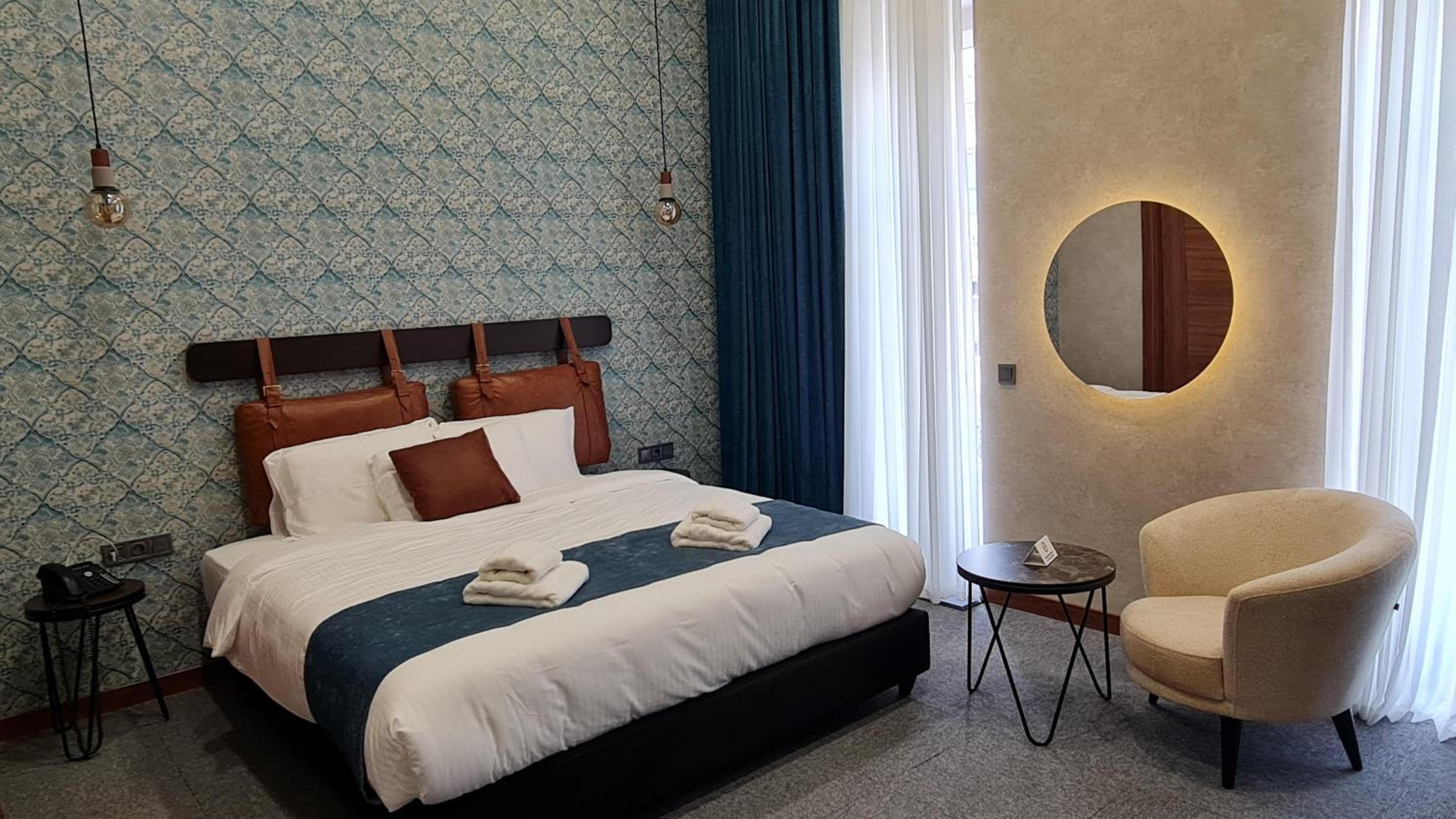 Deluxe Double Room with Bath - Photo 6