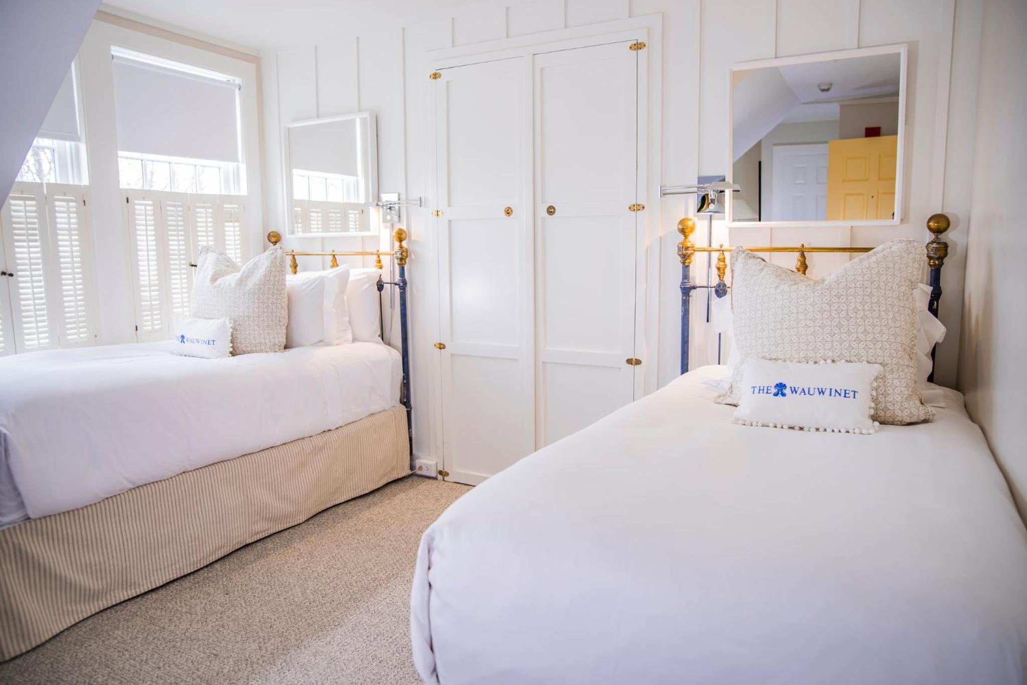 Guest Bedroom - Two Twin Beds