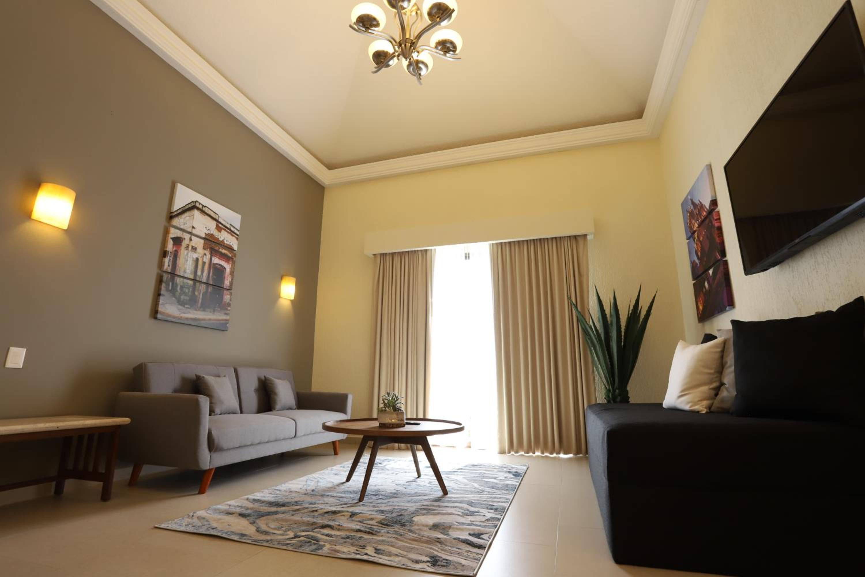 One Bedroom Suite thumbnail 5