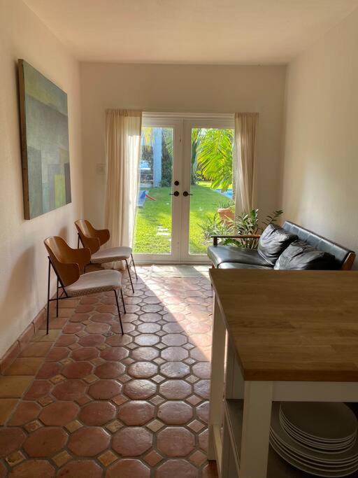 One-Bedroom House photo 1