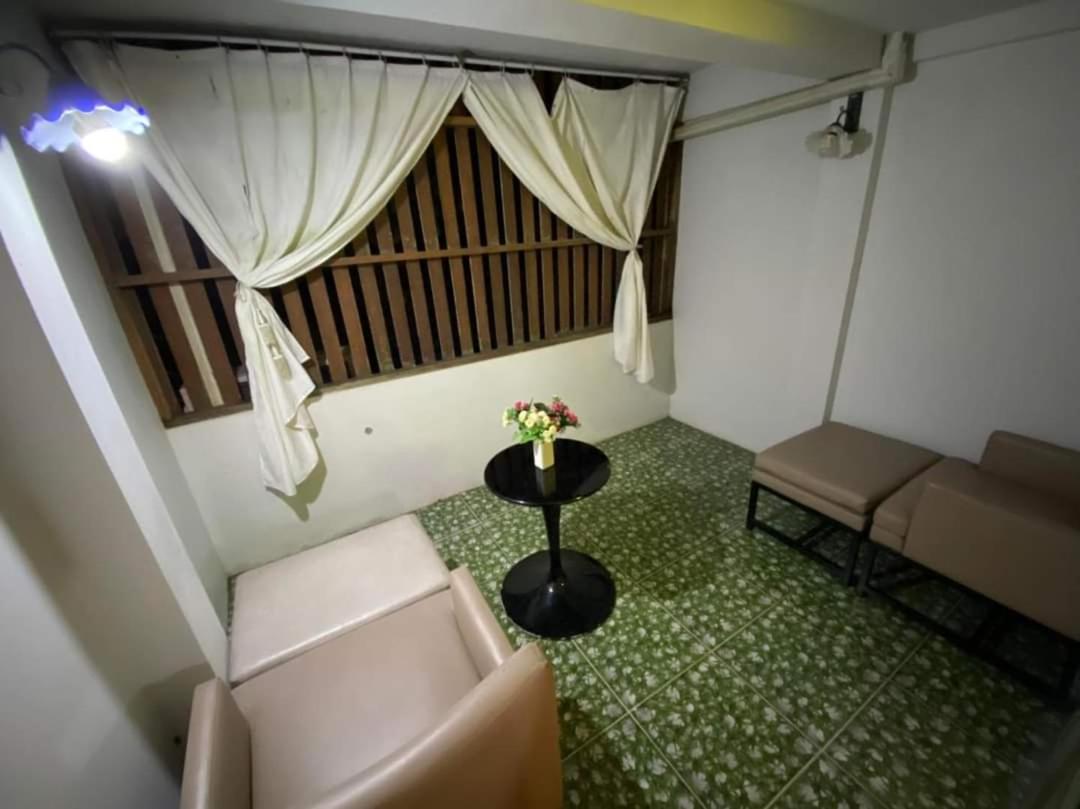 Deluxe Queen Room - Photo 5