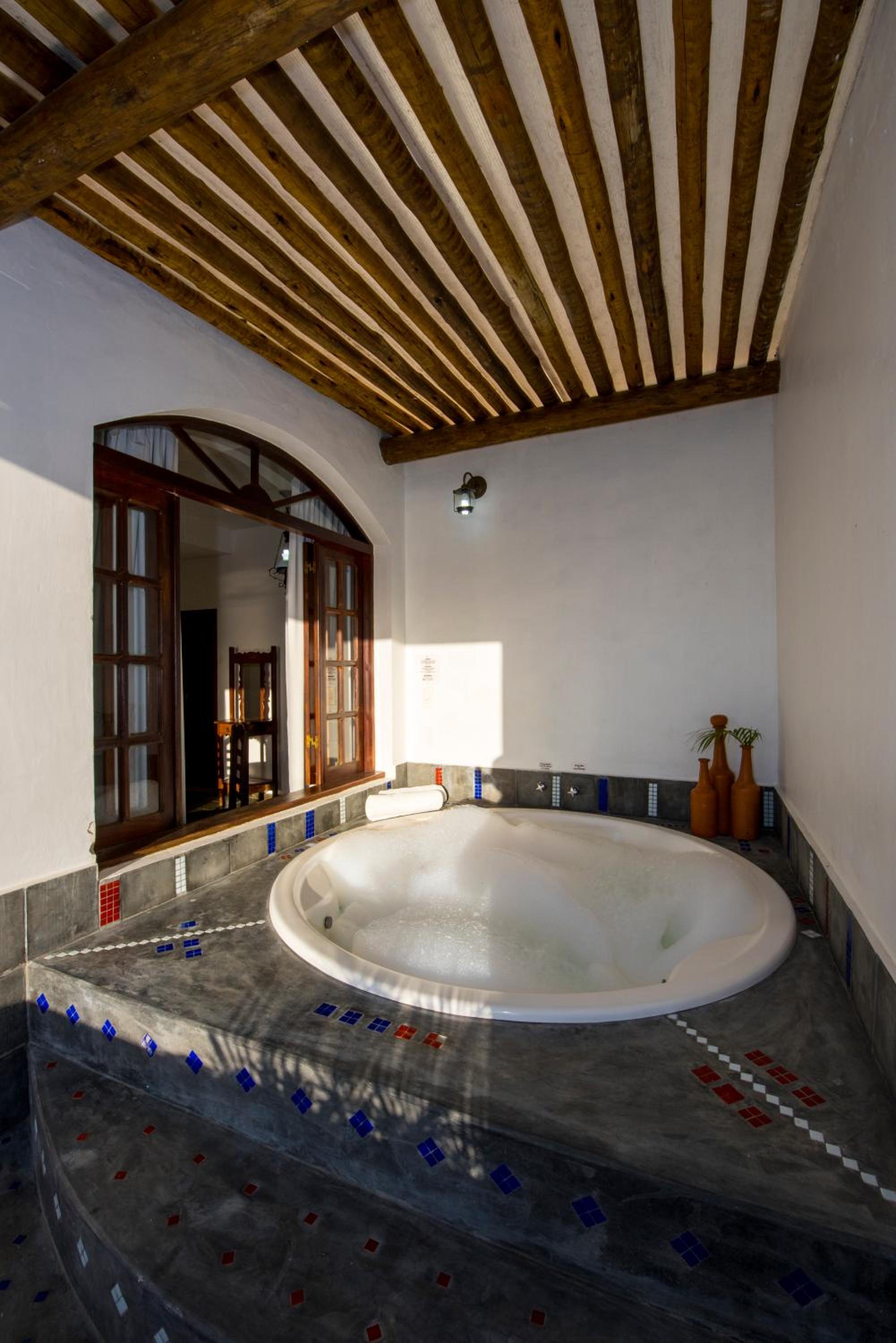 Suite with Spa Bath - Photo 8