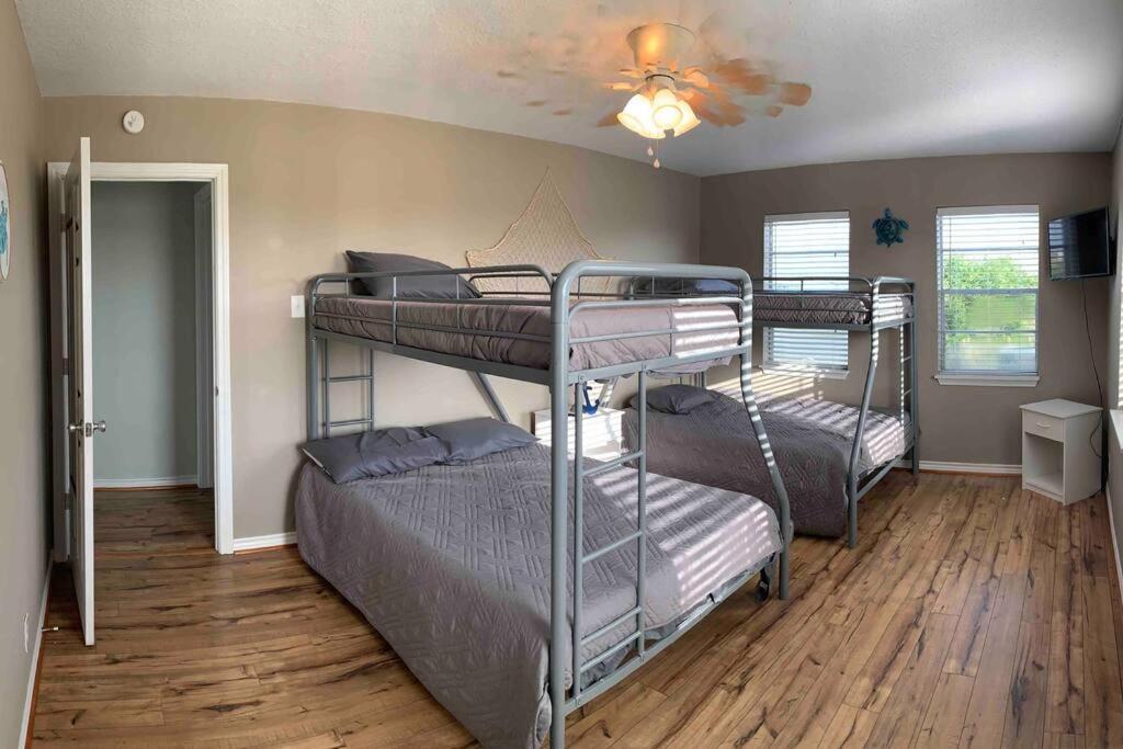 Four-Bedroom House photo 3
