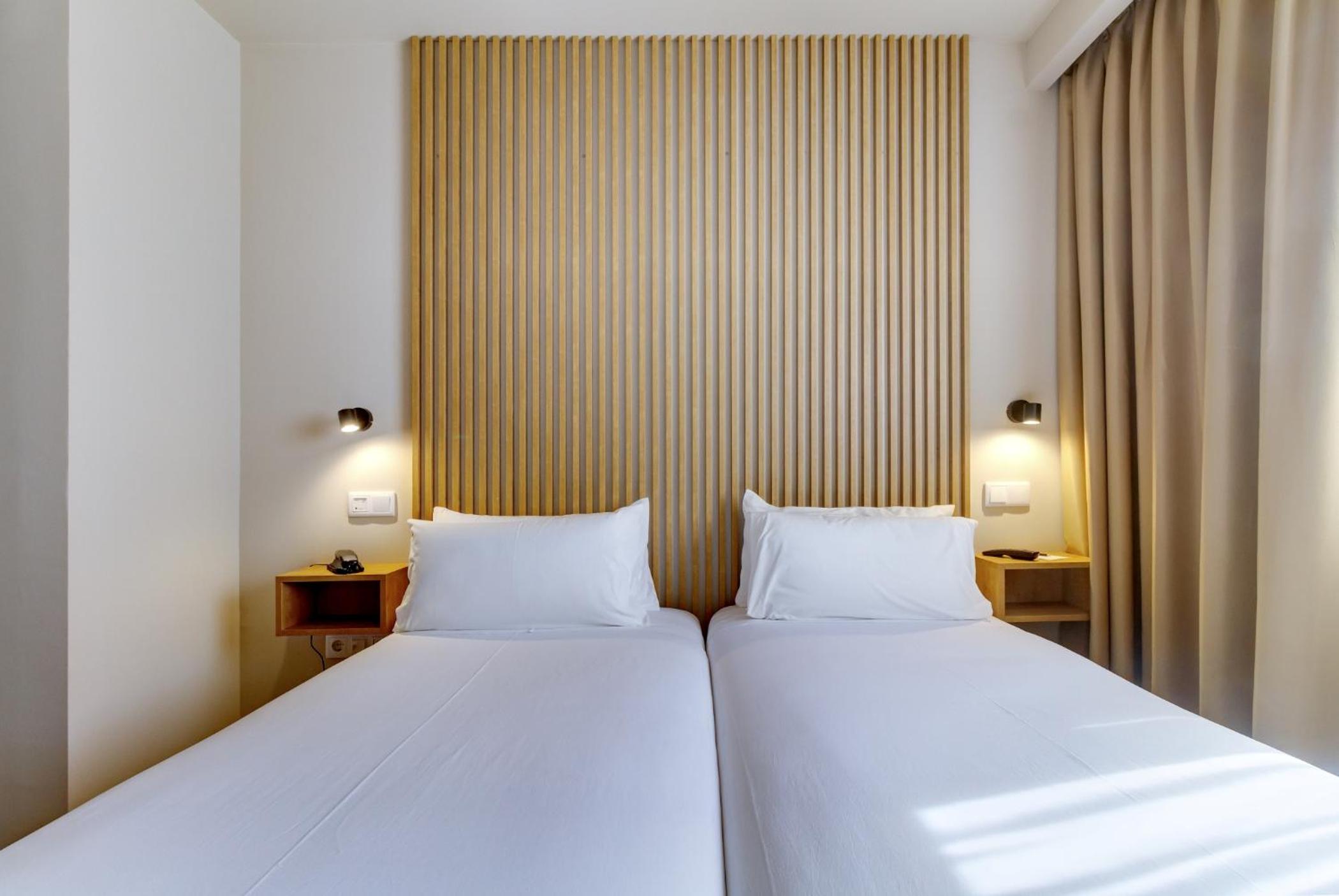 Double or Twin Room - Photo 8