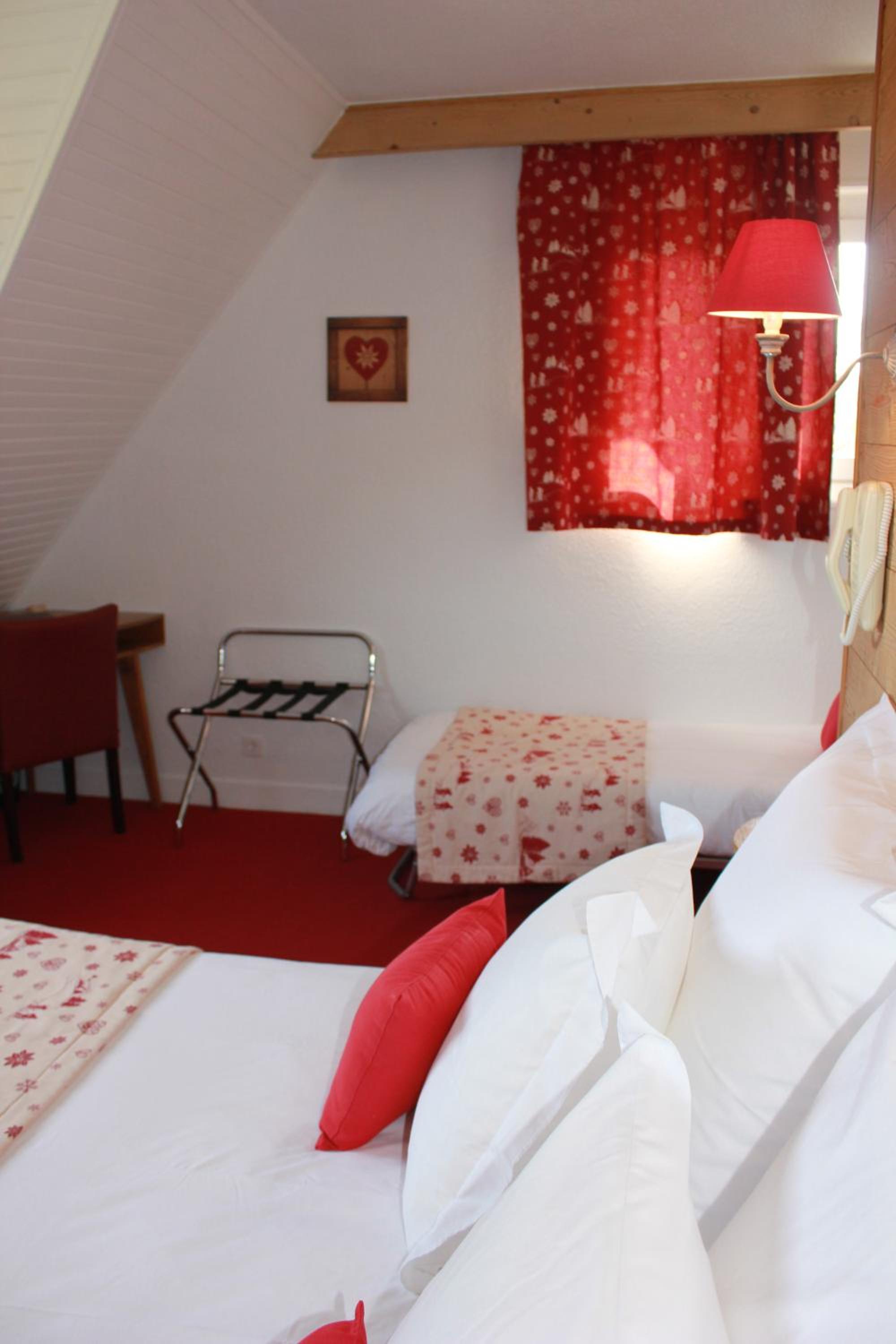 Triple Room (2 Adults + 1 Child) photo 3