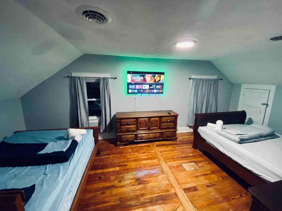 Three-Bedroom House photo 1