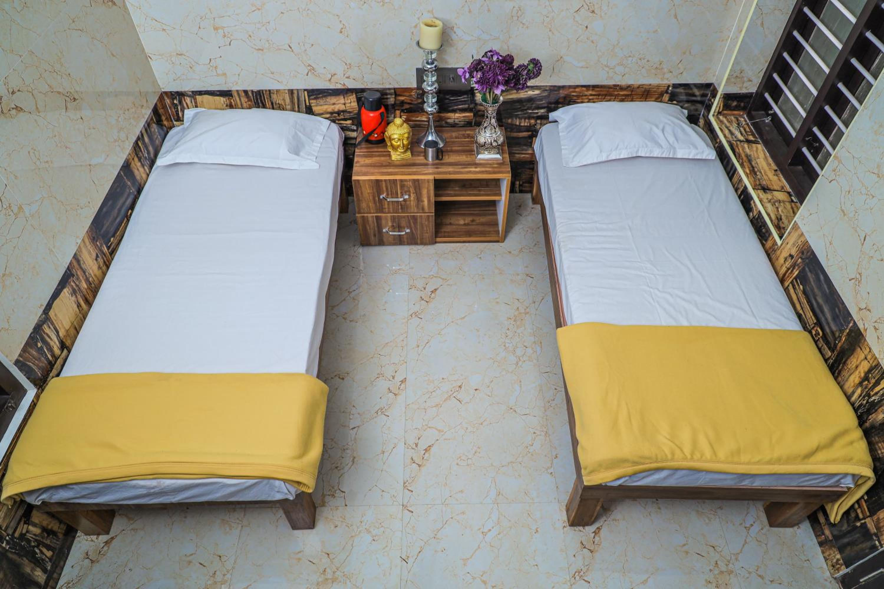 Queen Room - Photo 7