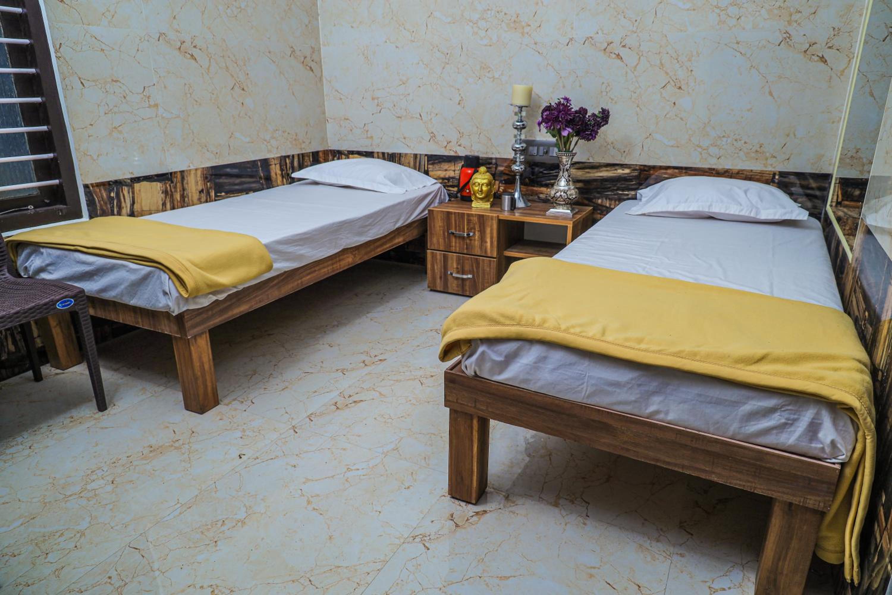 Queen Room - Photo 5