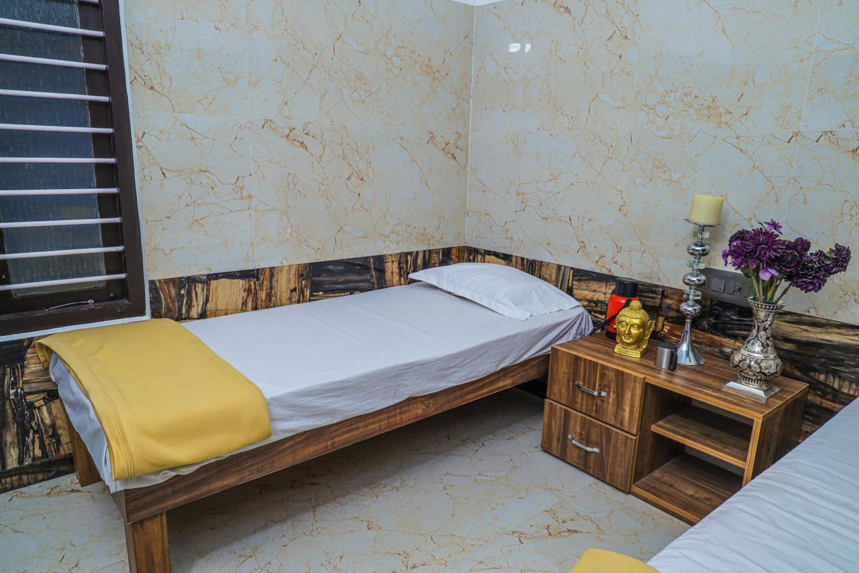 Queen Room - Photo 4