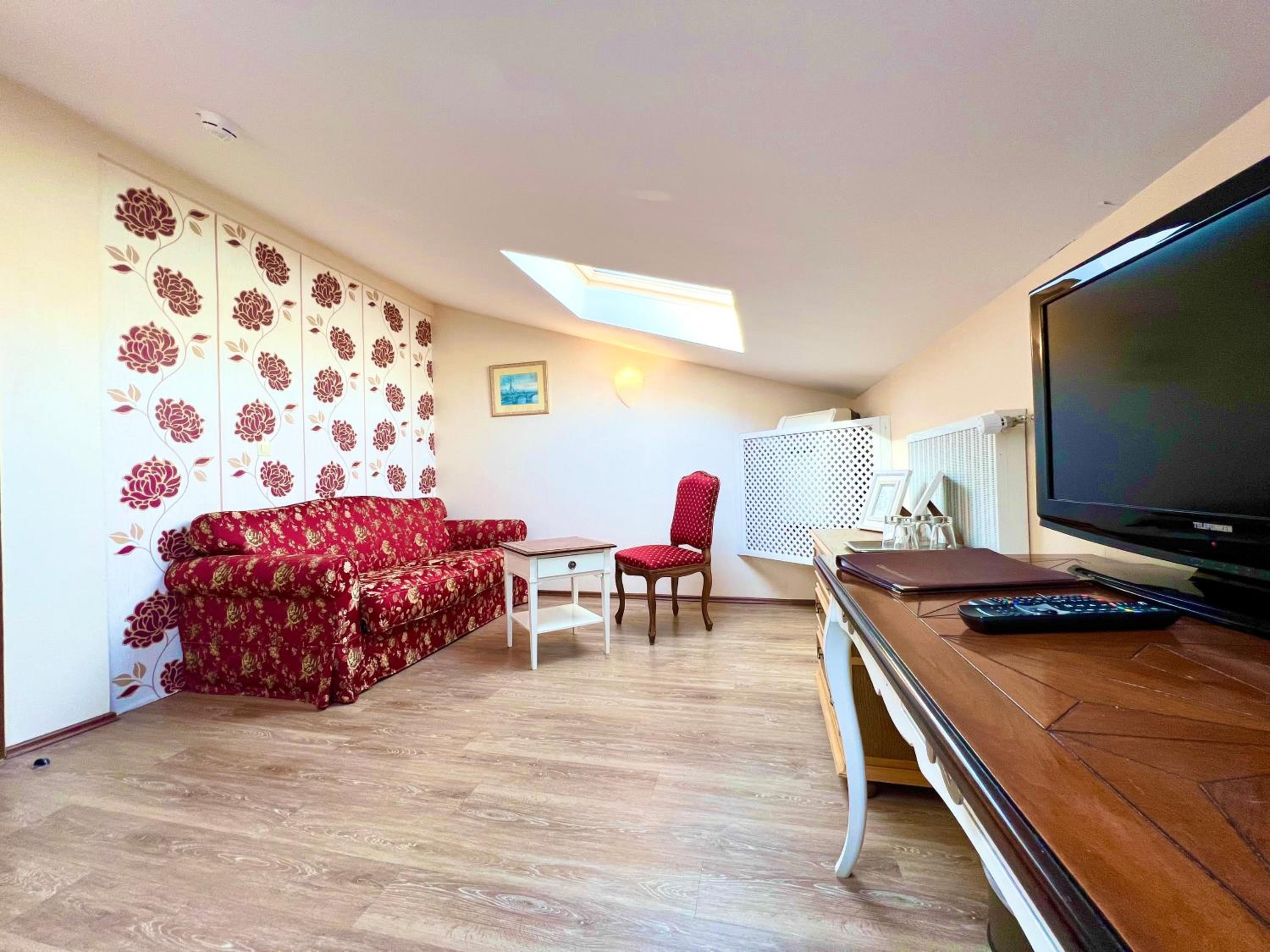 Family Room - Attic photo 2