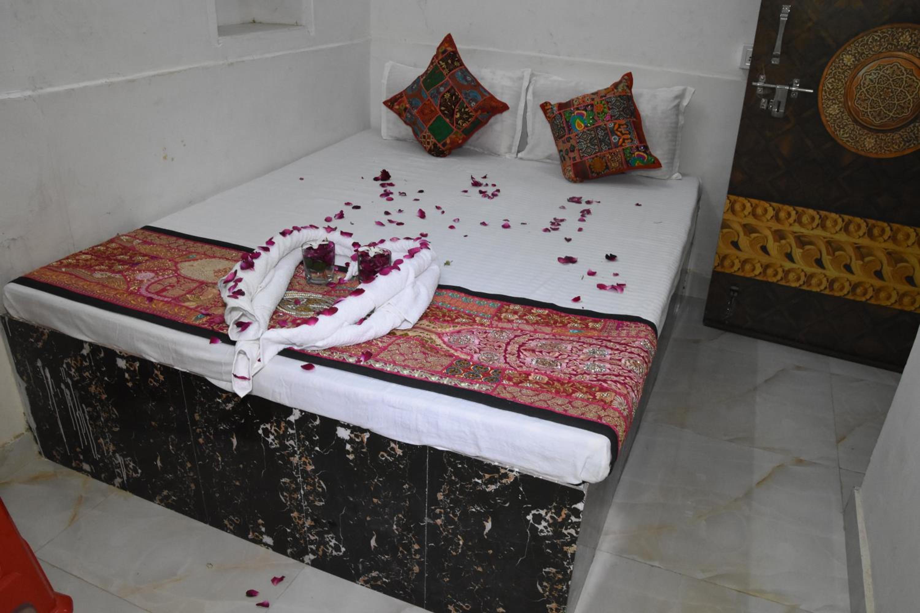 Deluxe Room - Photo 2