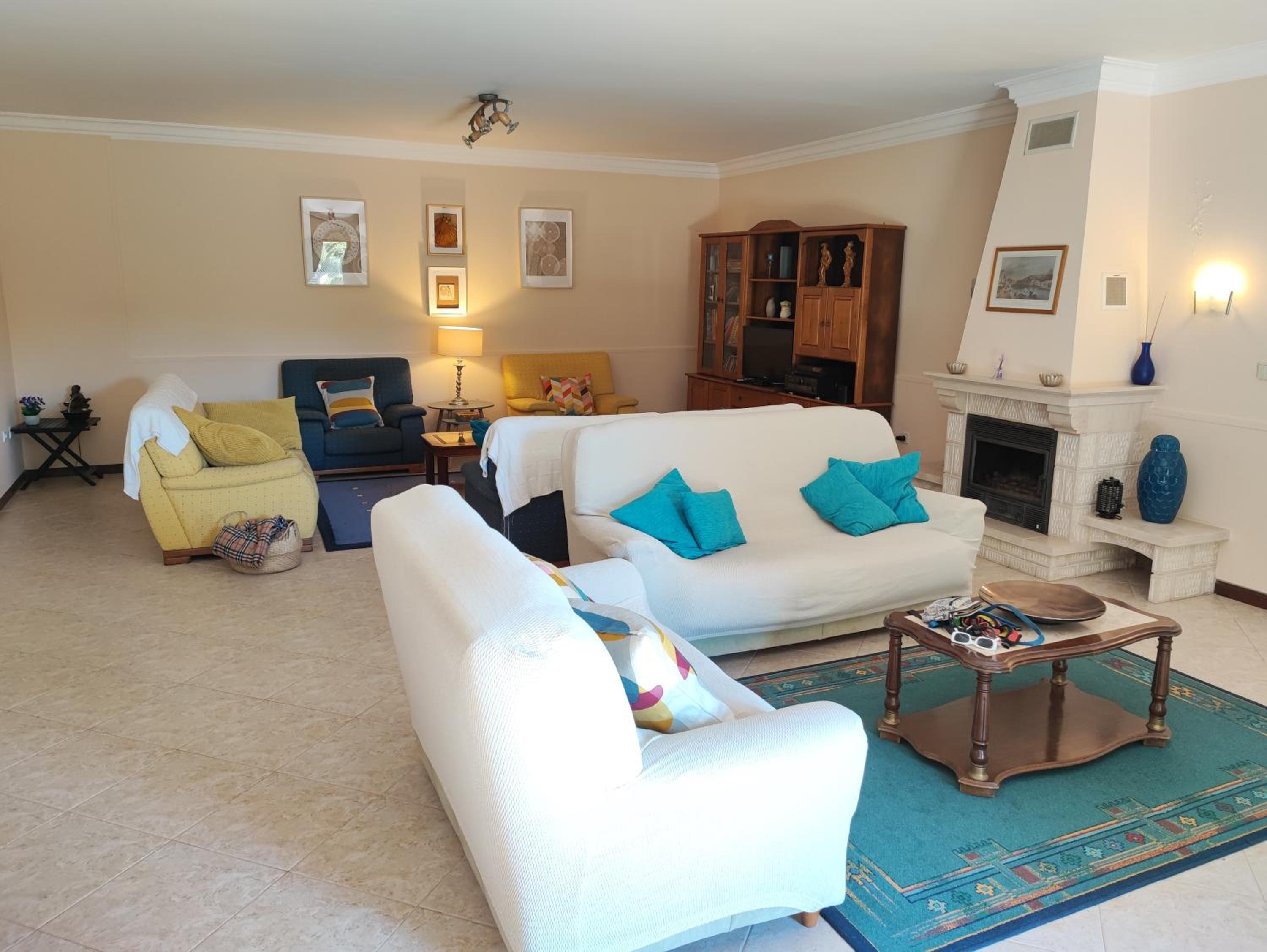 Five-Bedroom House photo 1