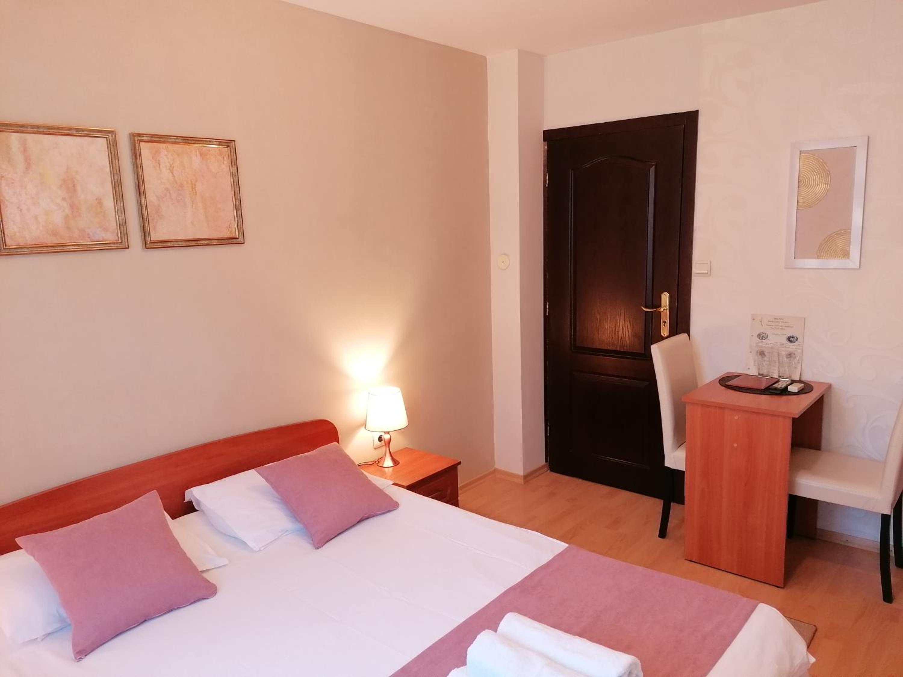 Double or Twin Room photo 3
