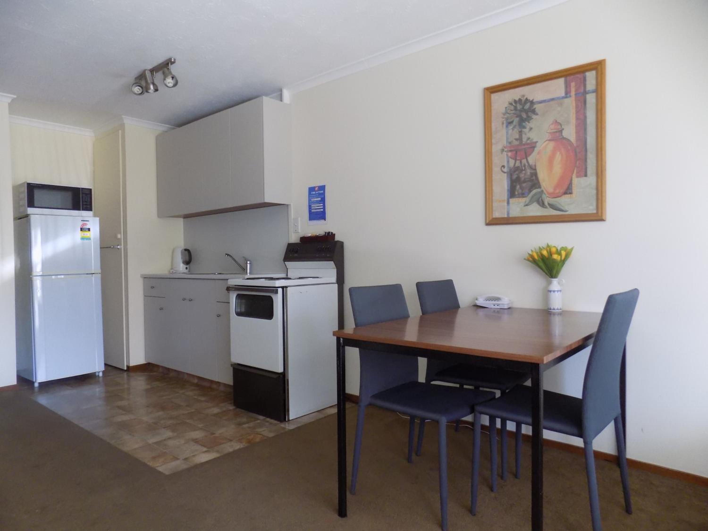 One-Bedroom Apartment - Photo 7
