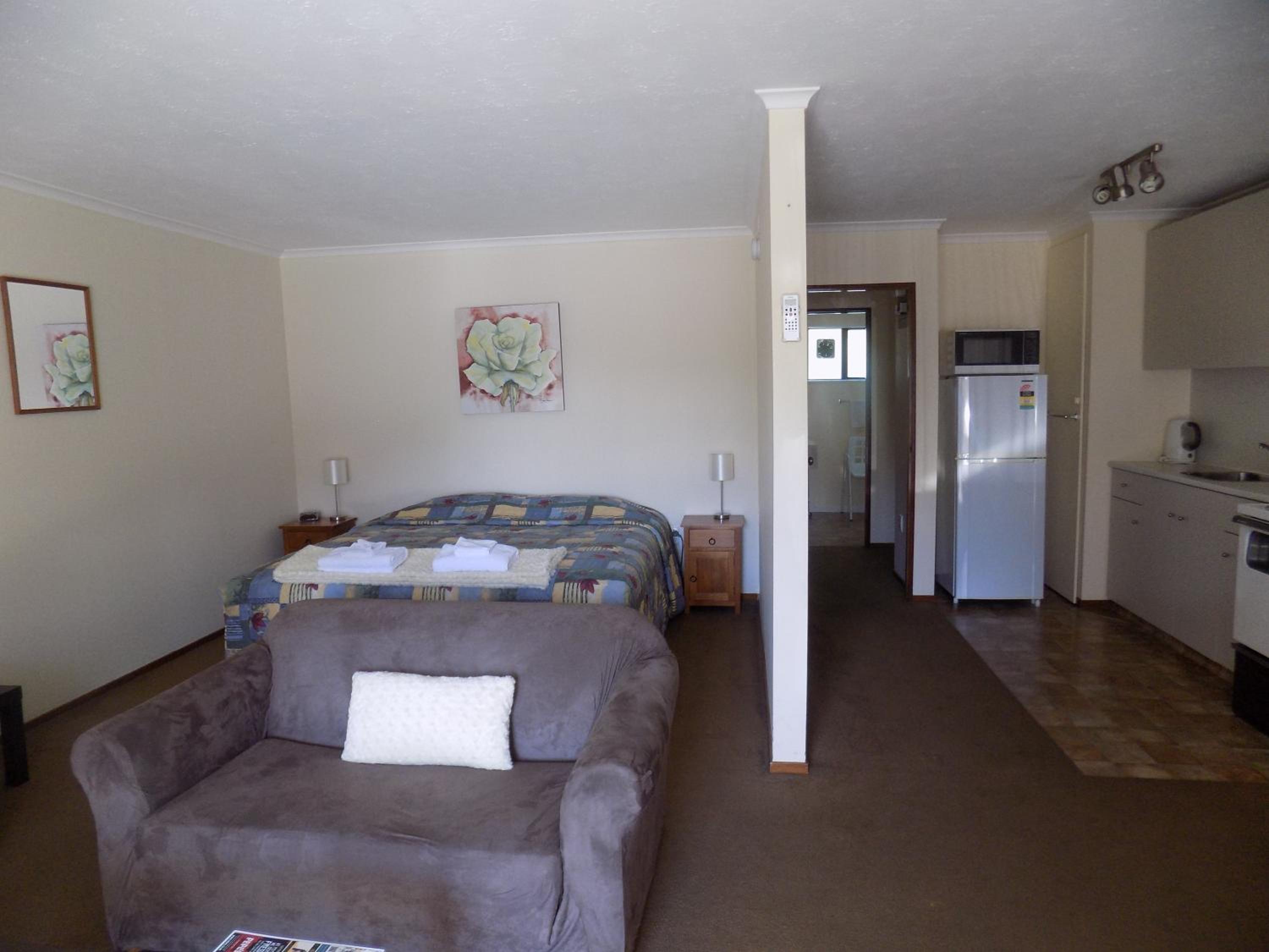 One-Bedroom Apartment - Photo 1