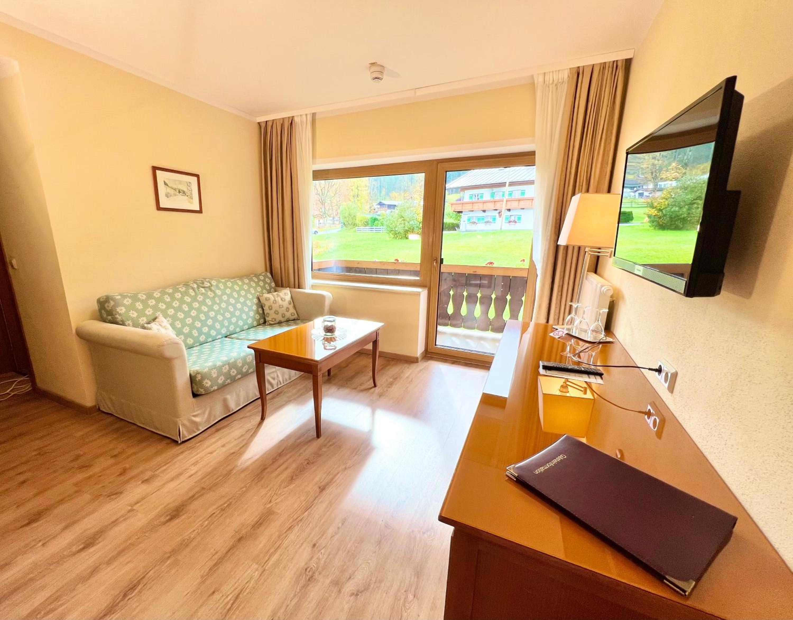 Family Suite with Balcony or Terrace photo 2