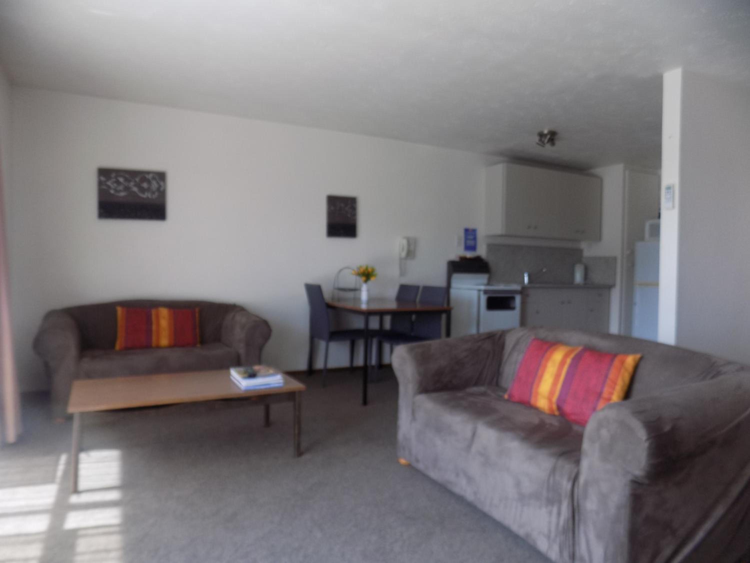 One-Bedroom Apartment - Photo 2