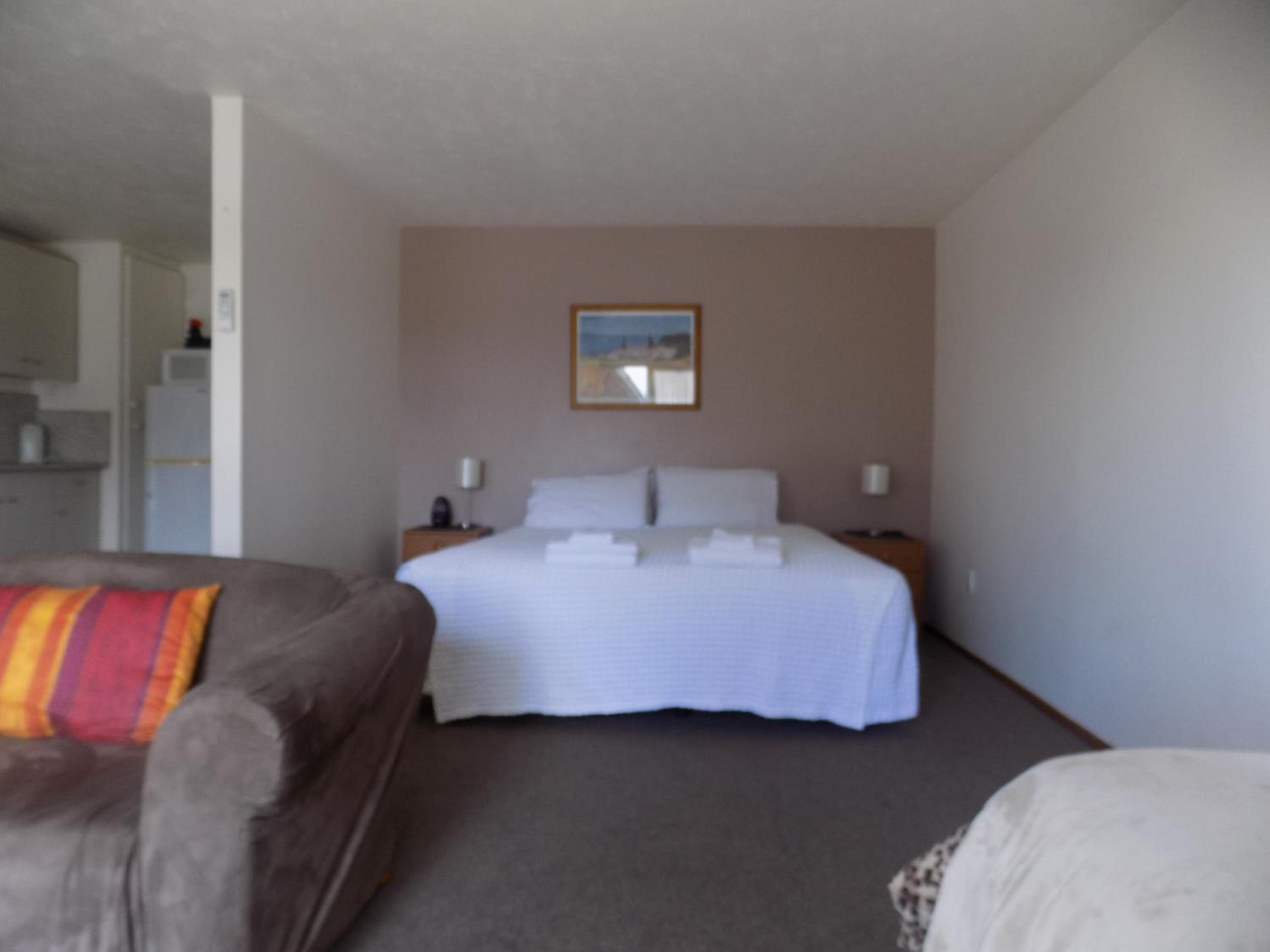 One-Bedroom Apartment - Photo 14