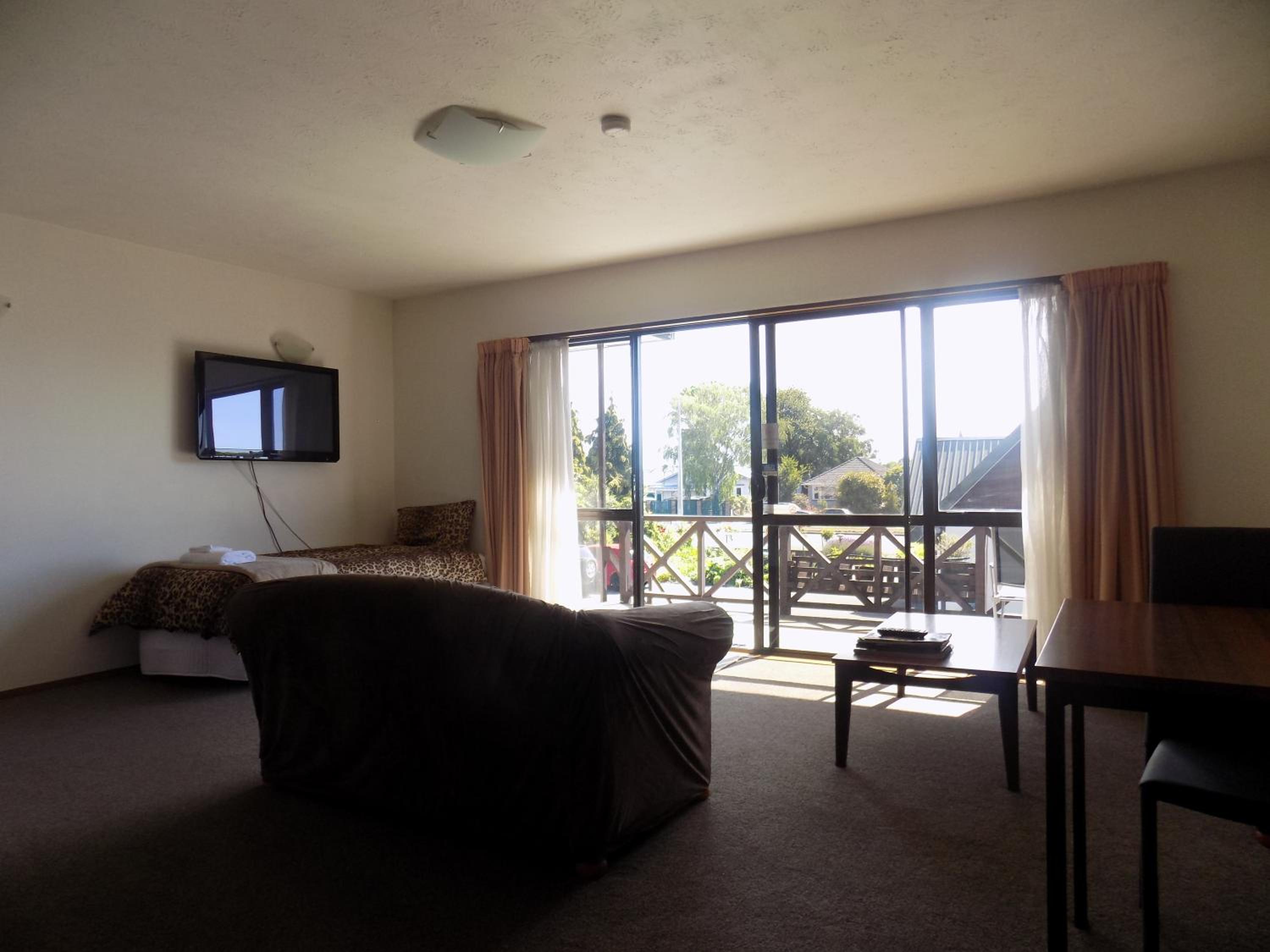 One-Bedroom Apartment - Photo 8