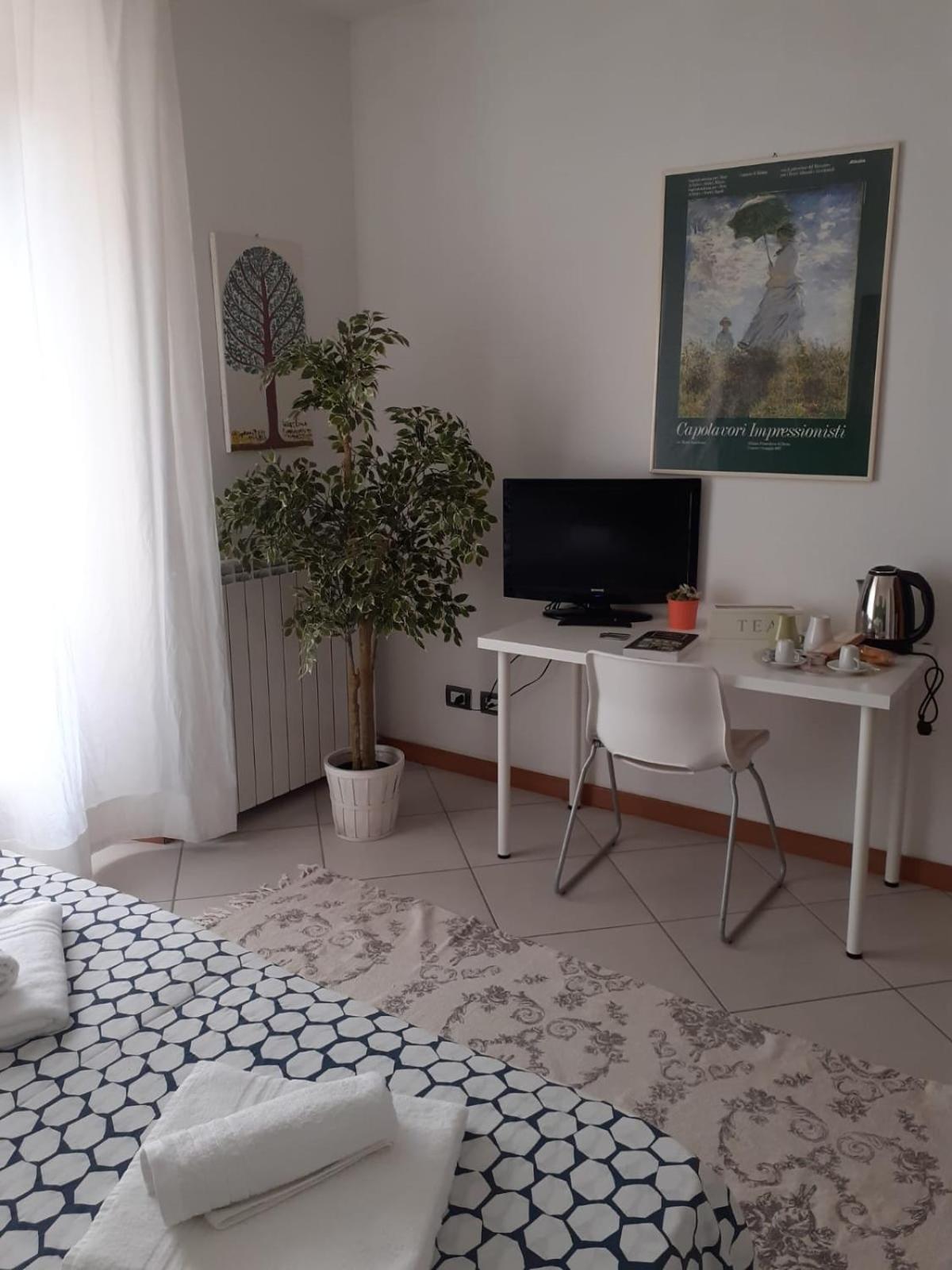 Double Room with Private External Bathroom photo 3