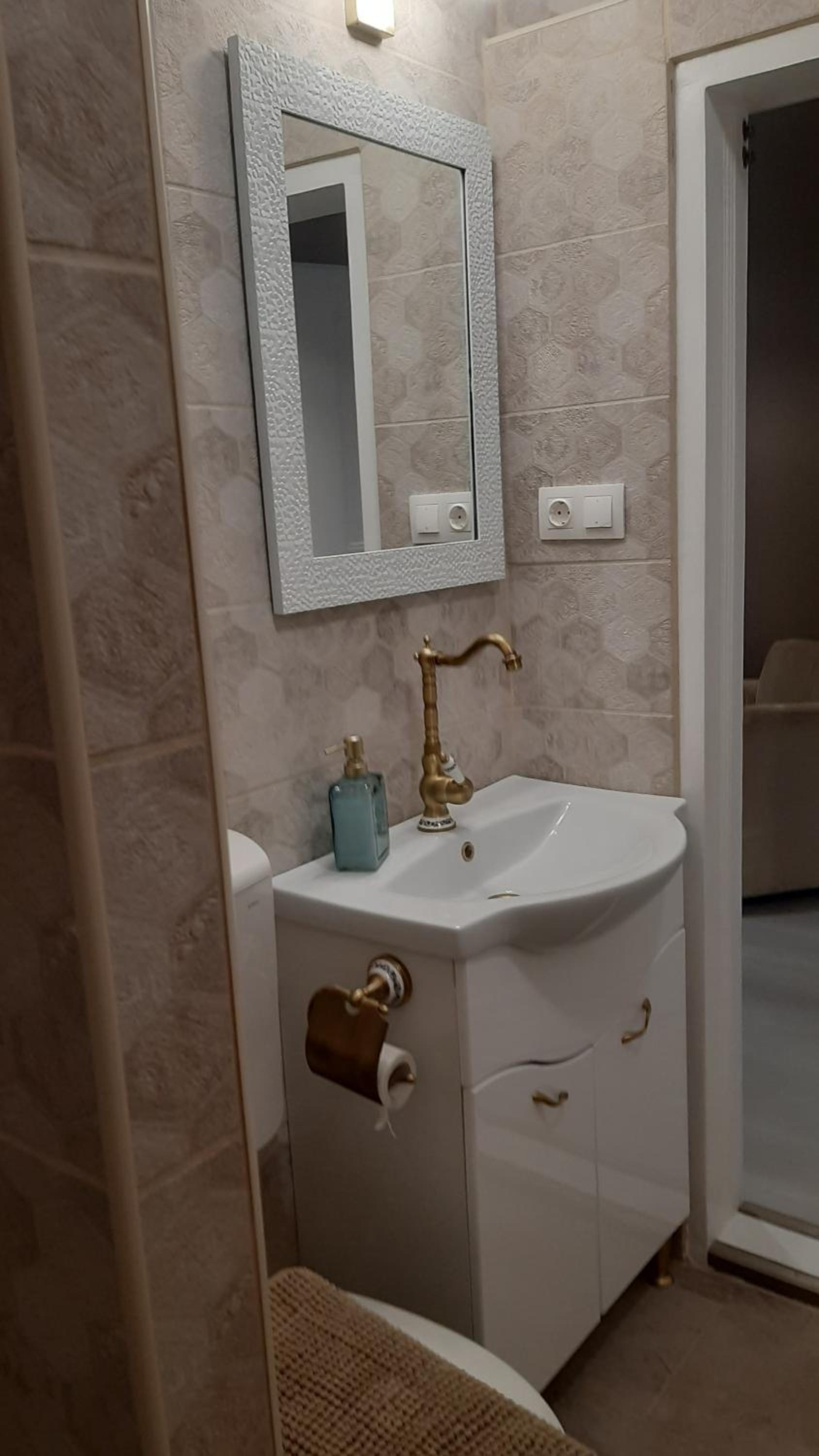 Apartment with Shower - Photo 2