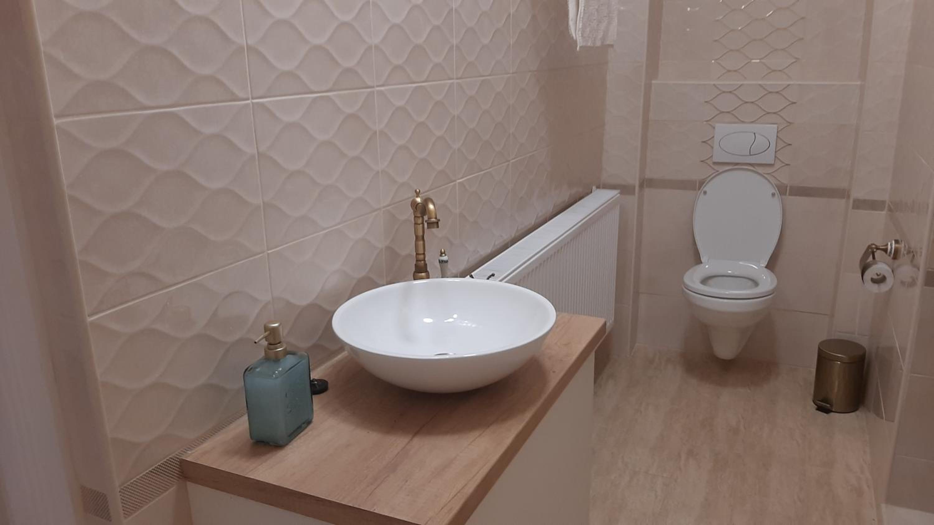 Apartment with Shower - Photo 26