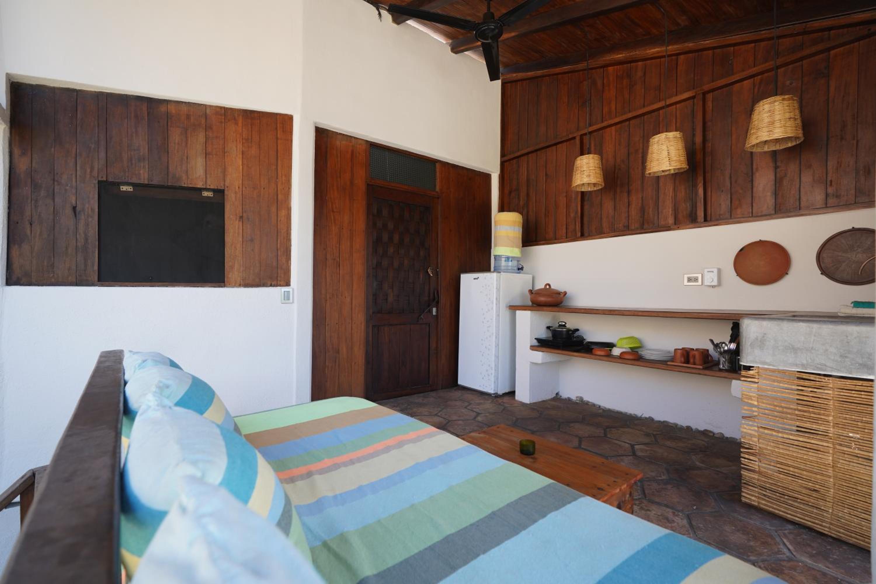 Deluxe King Suite - Photo 3