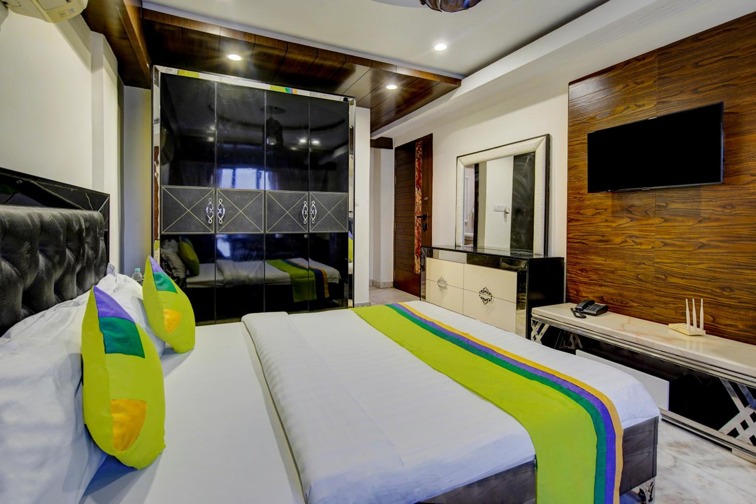 Deluxe Room with City View photo 3