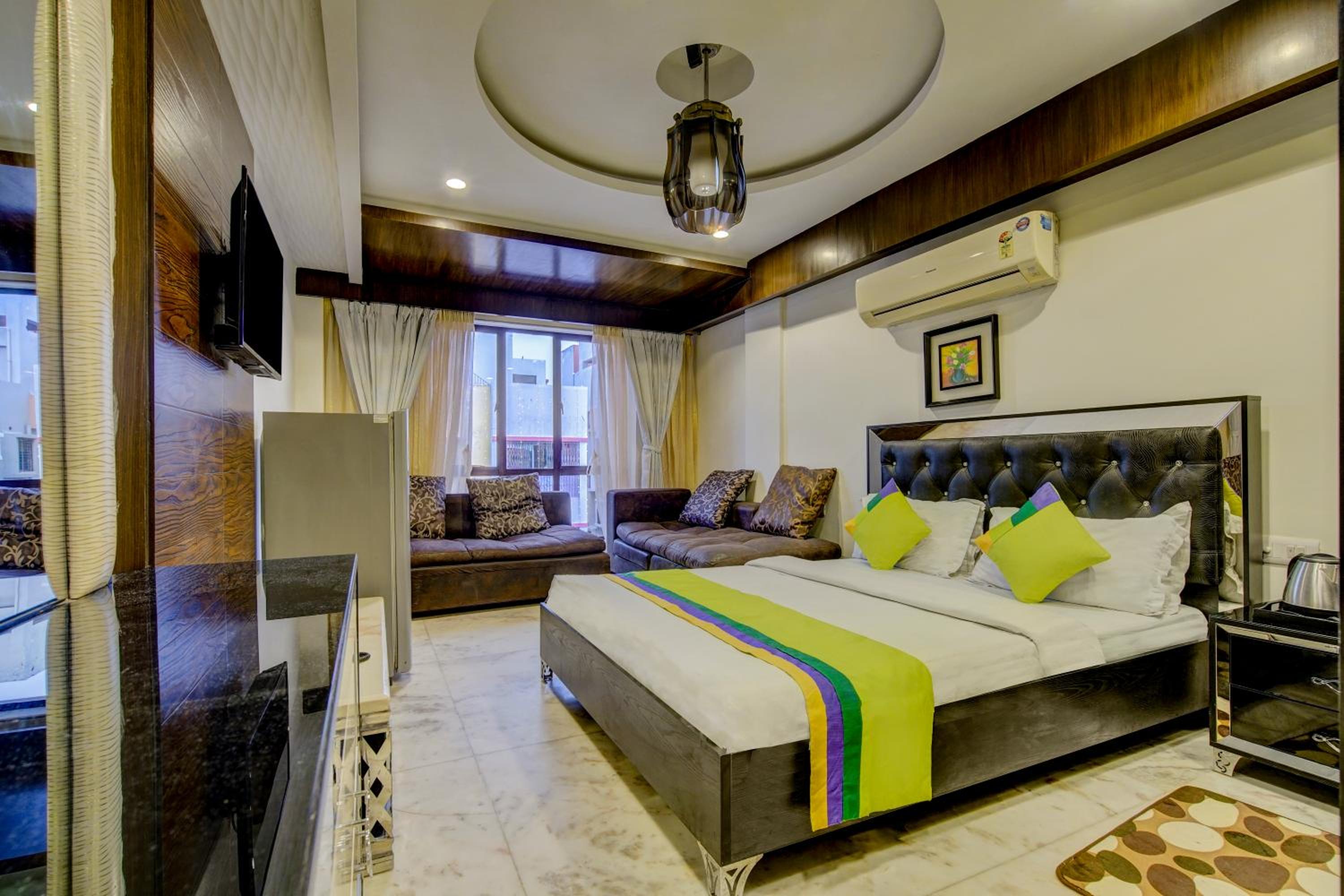 Deluxe Room with City View photo 2