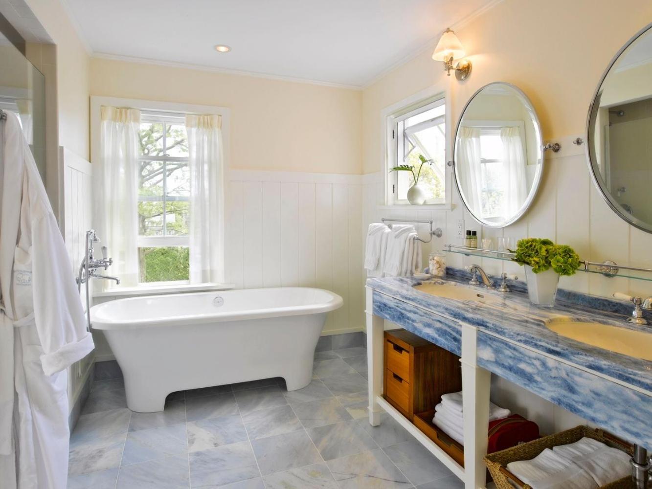 Three-Bedroom Residence-Located at the White Elephant Inn at 19 North Water Street