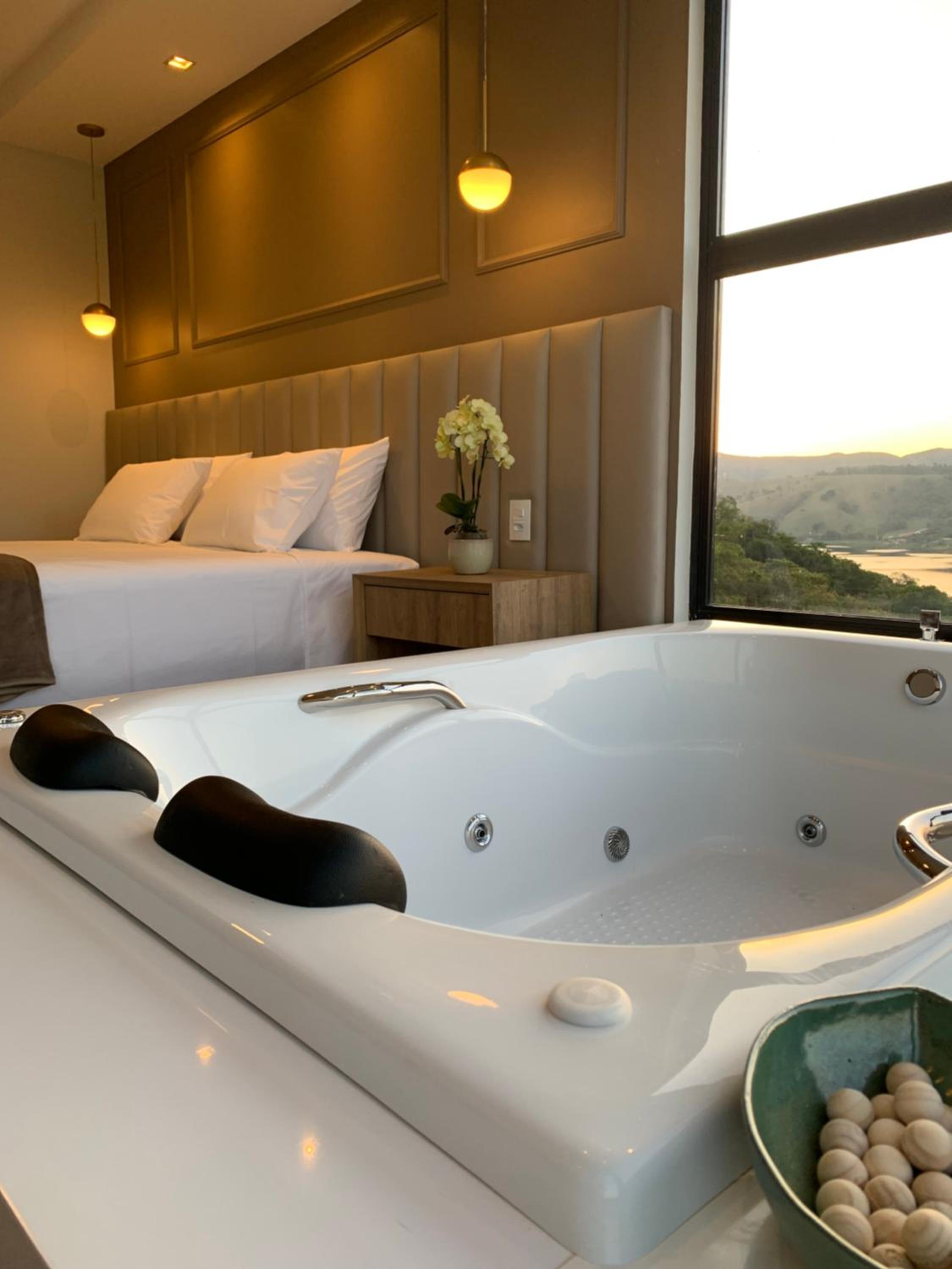 King Suite with Spa Bath - Photo 5