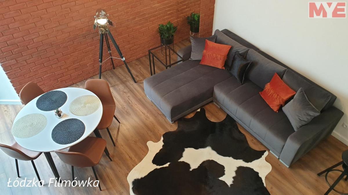 Apartment - Split Level - Photo 1