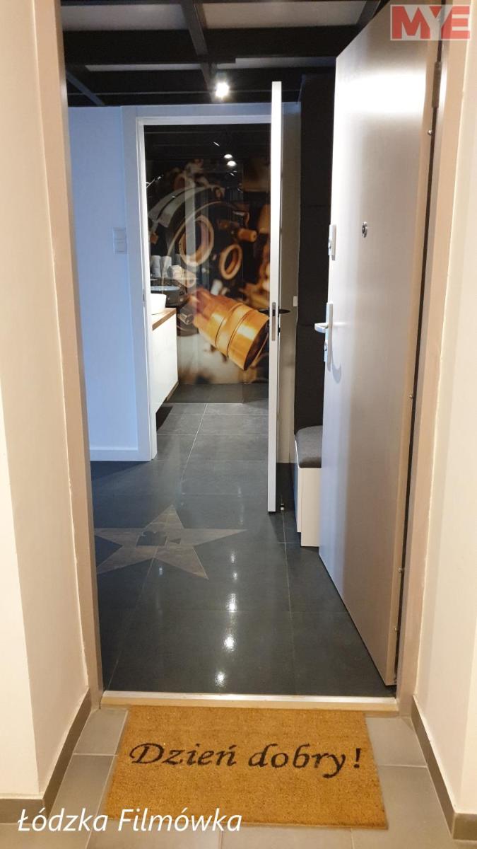 Apartment - Split Level - Photo 2