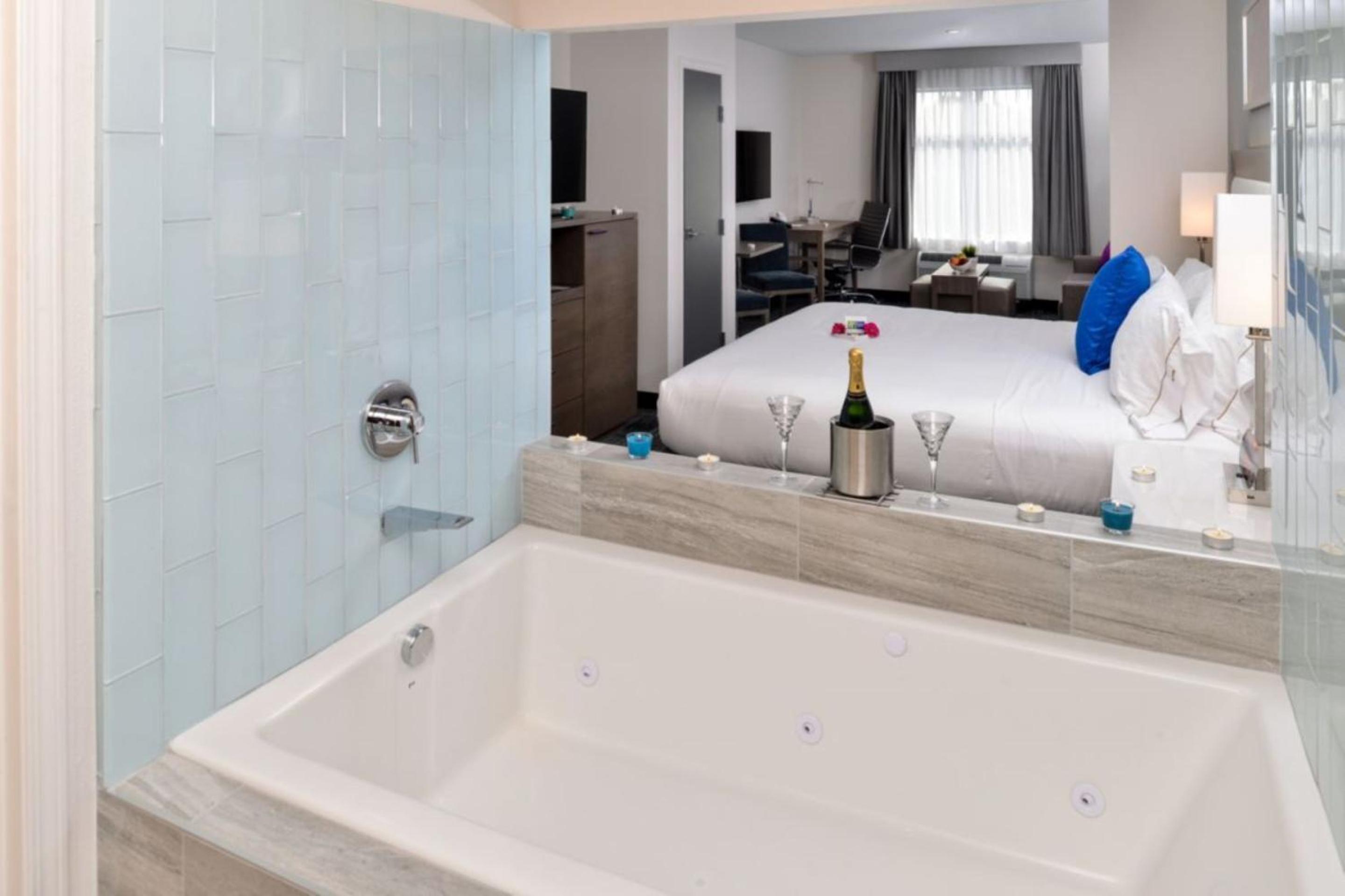 King Suite with Jetted Tub