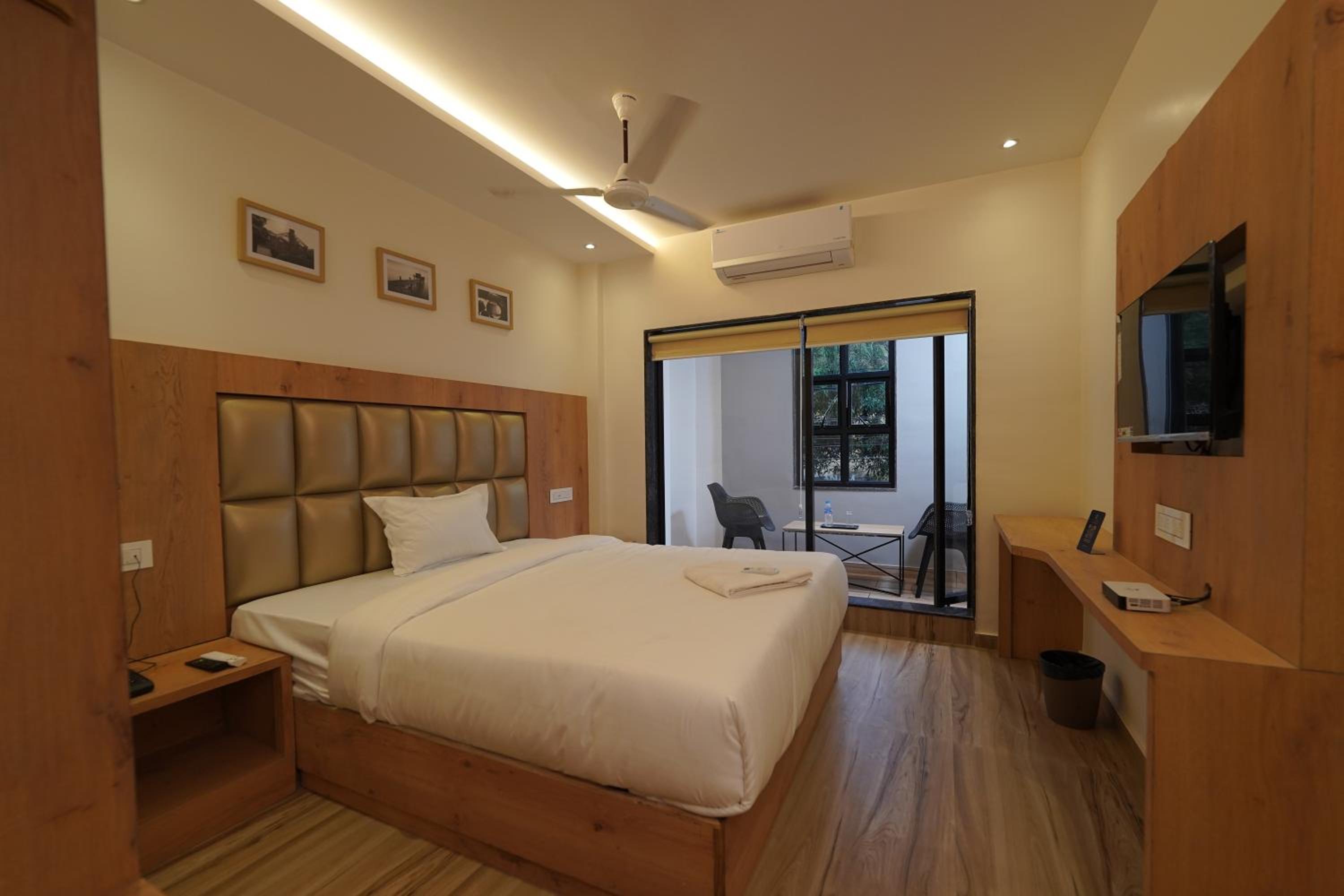 Deluxe Double Room With Balcony