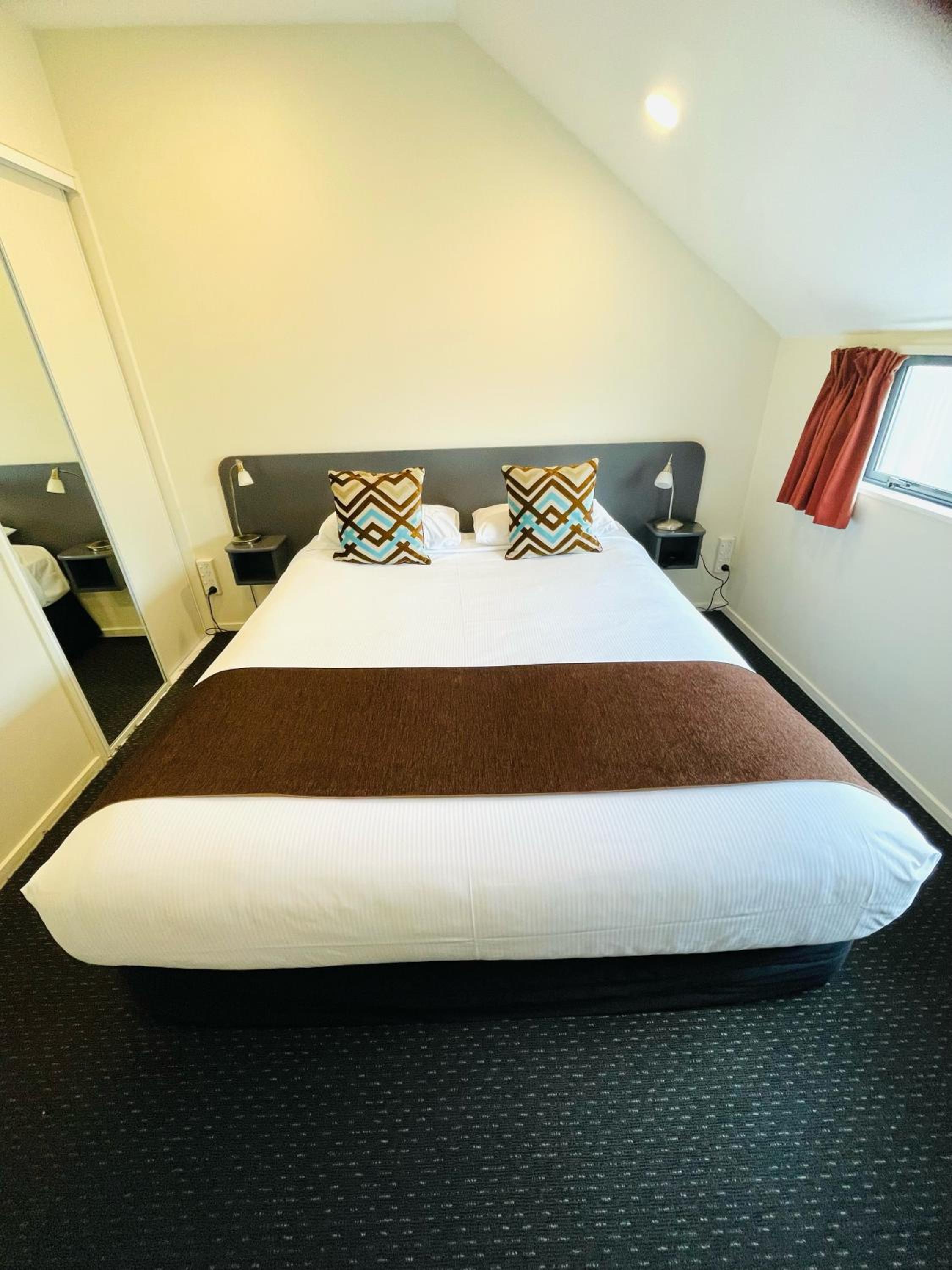 One-Bedroom Apartment - Photo 3