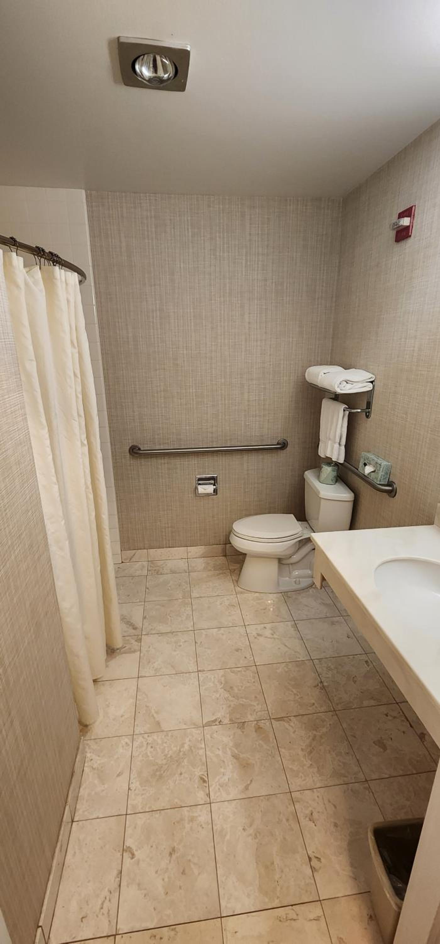 King Room - Disability Access - Photo 10