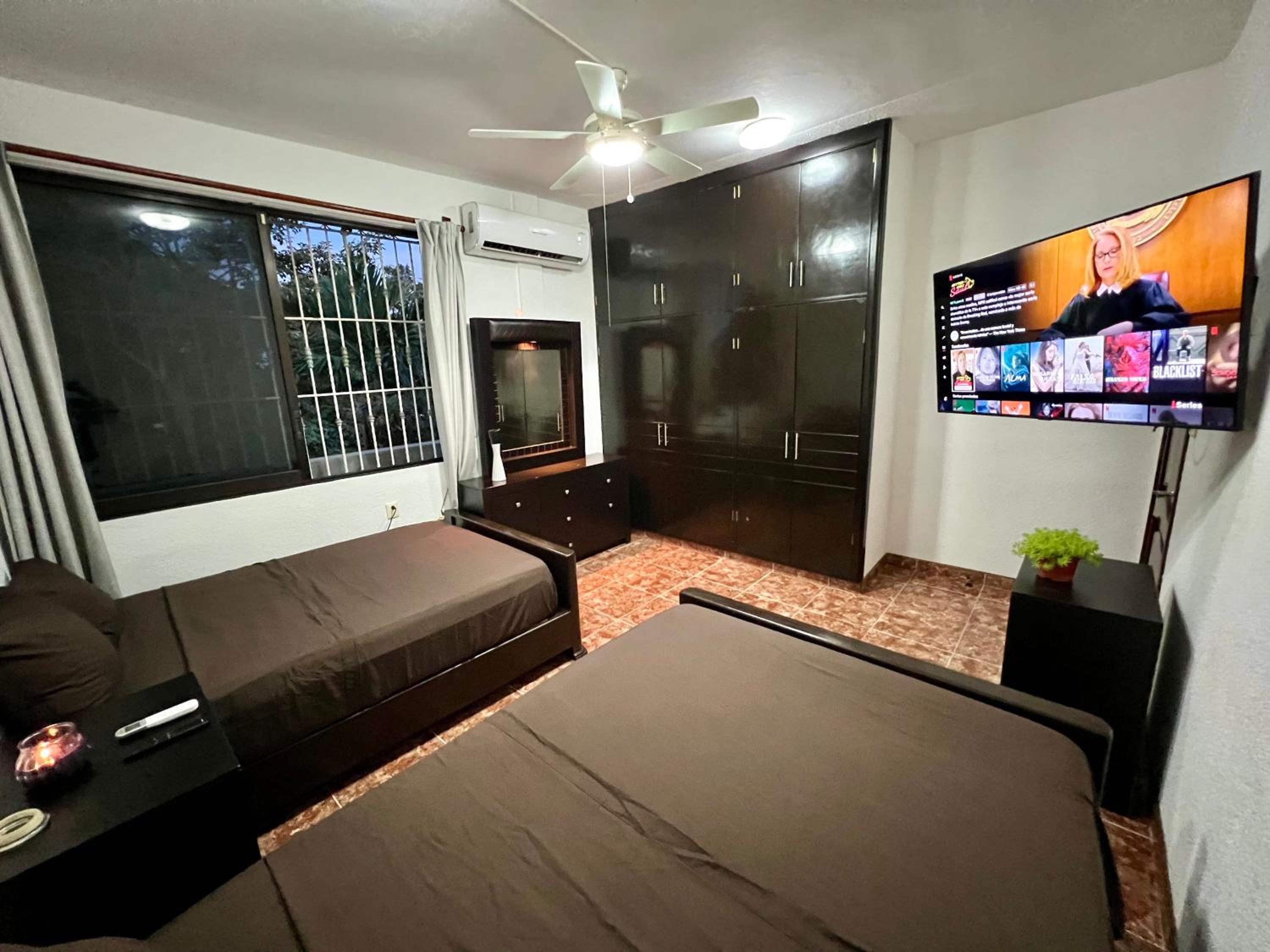 Quadruple Room with Private Bathroom photo 1
